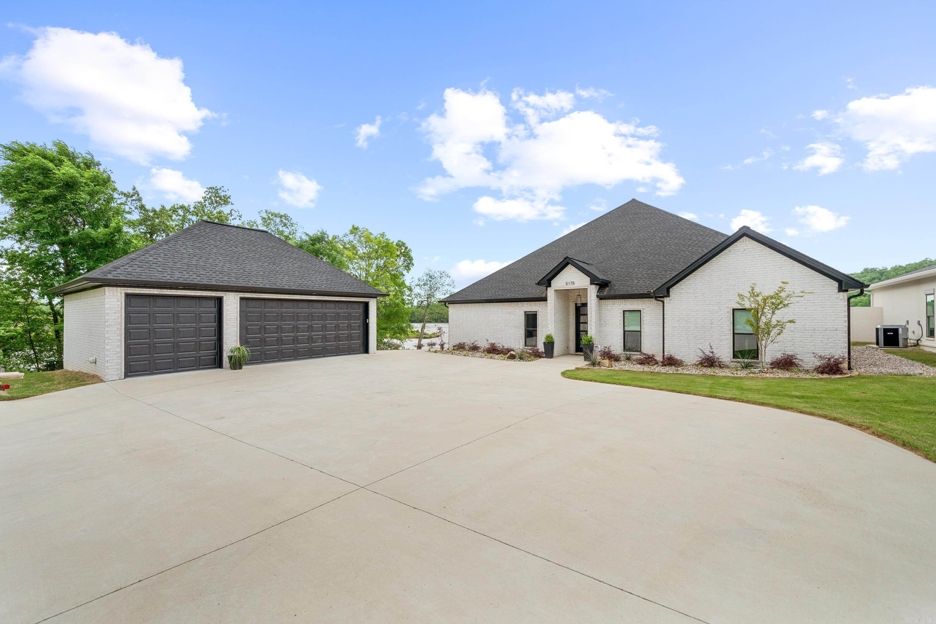 Lakeside Gardens - Residential