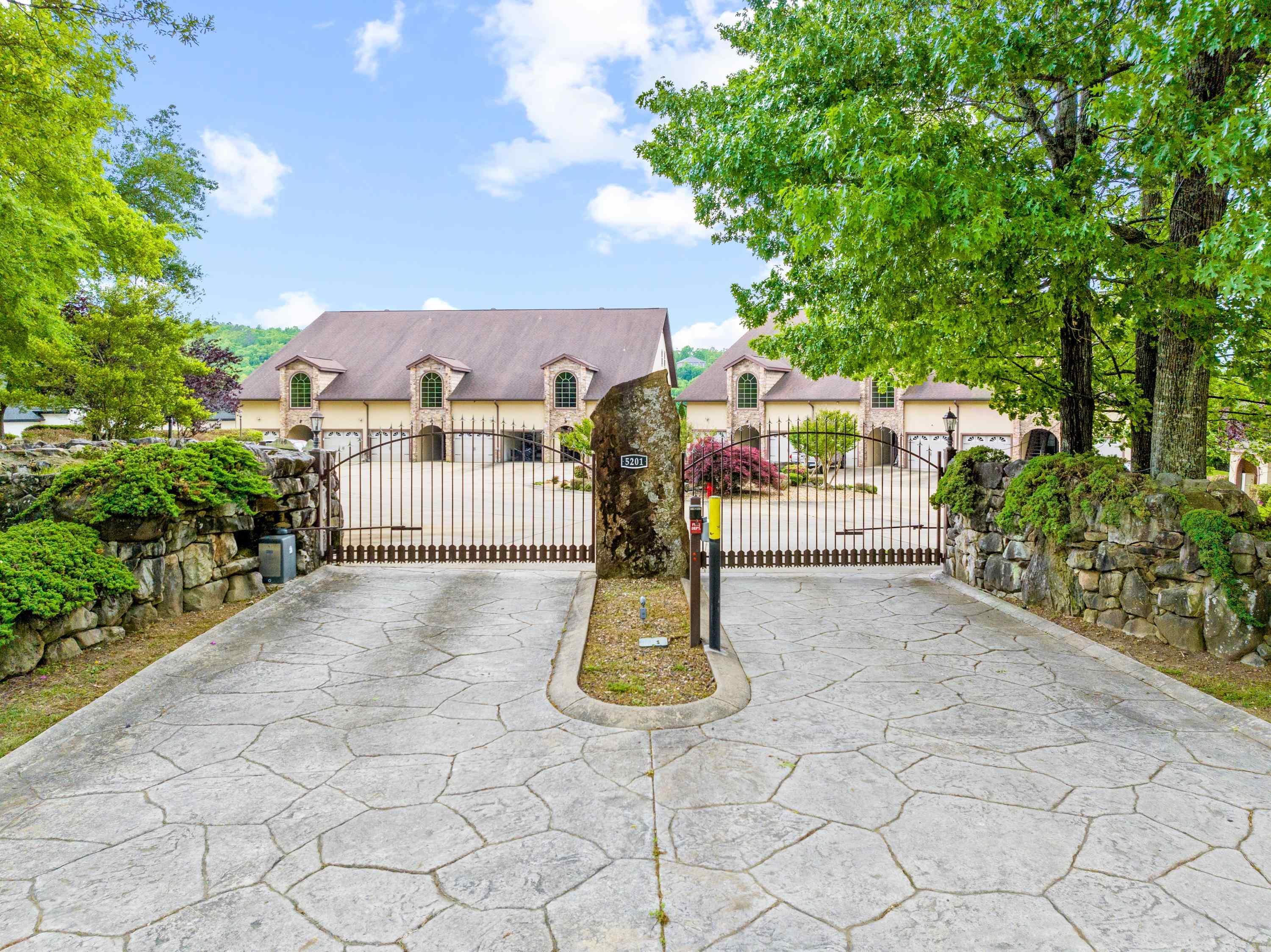 Lakeside Gardens - Residential