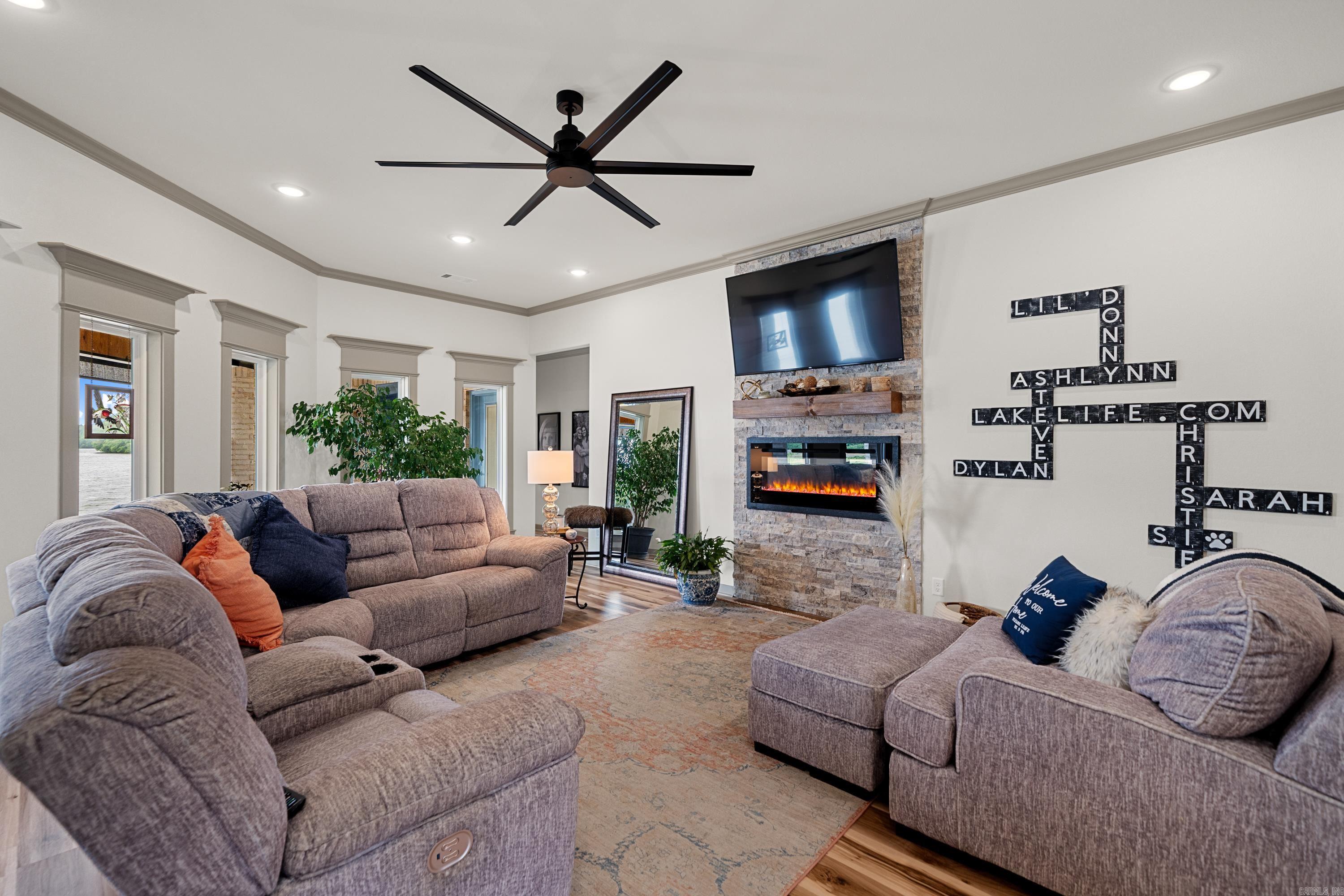 Lakeside Gardens - Residential