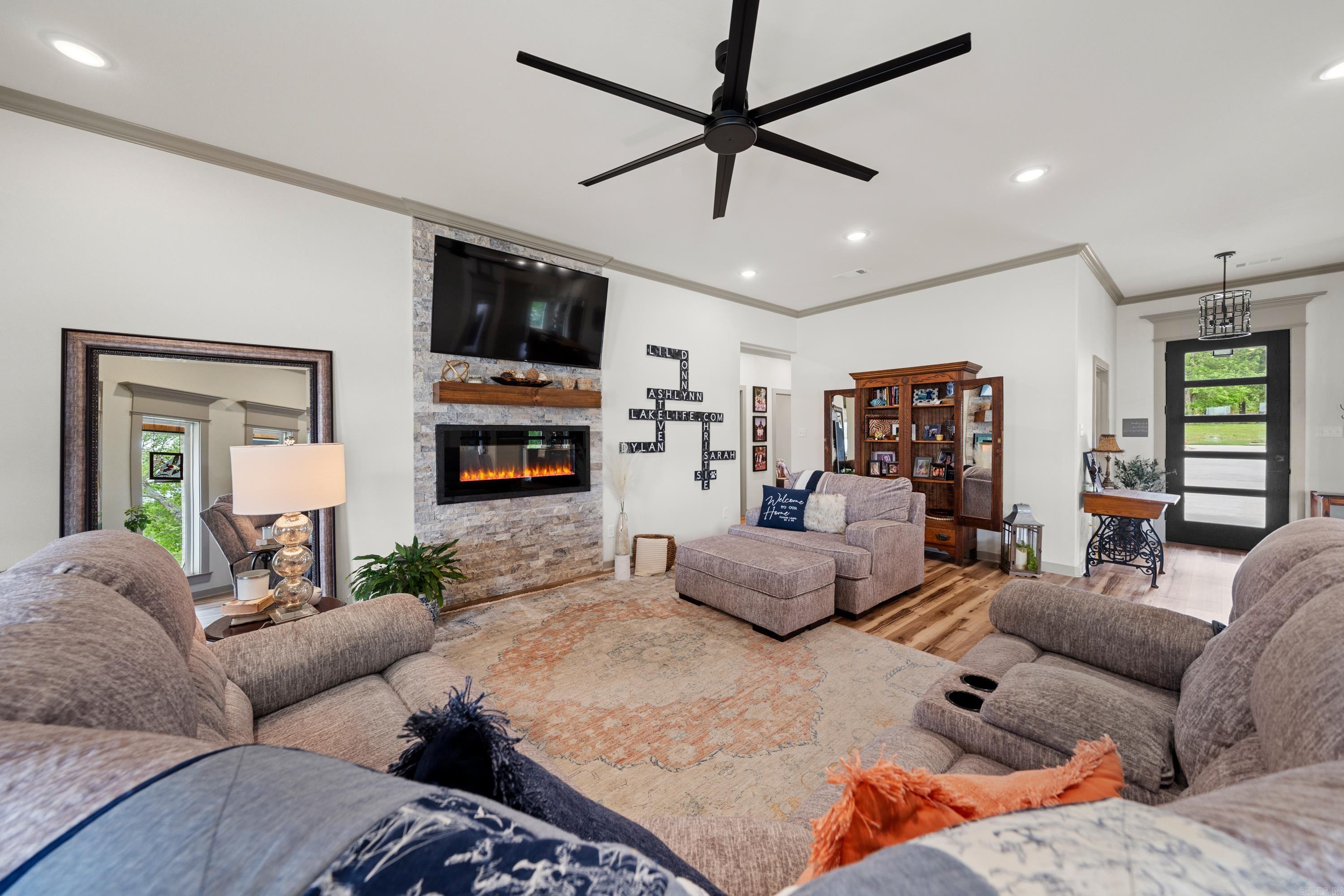 Lakeside Gardens - Residential