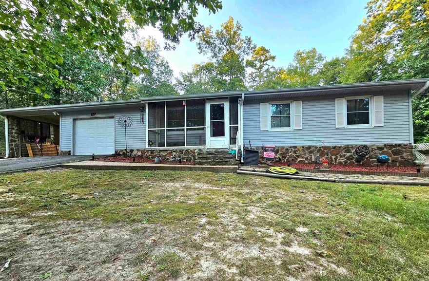 This 3-bedroom, 2-bath home with a den—perfect as a potential 4th bedroom—sits on 1.40 acres in an ideal location. Nestled in a quiet cul-de-sac, it's just half a mile from the Hamilton Hills boat ramp, located in the cove to the right of the cliffs. This home boasts numerous updates, including a Rheem Gladiator Smart hot water heater (2023), a new roof (2019), gutters (2021), a Bryant 3-ton HVAC system (2024), and a KitchenAid dishwasher (2024). Additional features include Ring Security and double-hung energy-efficient windows. This house is a must-see!