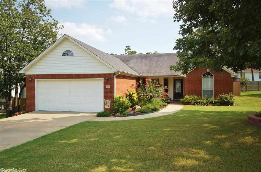 Wonderful home that is move in ready! New leaded glass front door as well as back door w/ enclosed blinds & storm door. Pretty hardwoods in dining and living areas, open kitchen/dining/living, large bedrooms w/ master suite apart. Master bath has a lot of space w/ double vanity, separate shower and jetted tub plus walk-in closets. Kitchen has stainless steel appliances and fixtures. Home is situated on a cul-de-sac and a level lot. Don't miss this great house!