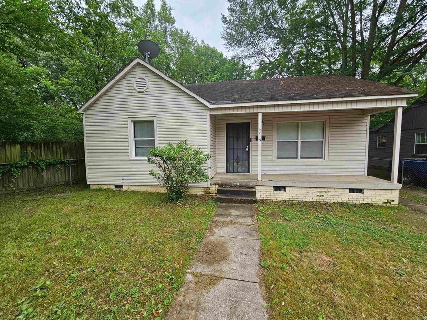 Cozy 2BD/1BA , conveniently close to UALR. Cute front porch. Hard flooring or tile in living spaces and carpet in bedrooms. New granite countertops in kitchen. Laundry room has plenty of room for extra storage options. Tenant occupied, 24-hour notice required. Pictures were taken before the tenant moved in. Lease in place. Monday-Friday showings only. Any offer needs to have the following verbiage included "buyer is aware there is a lease in place and agree to the lease terms".