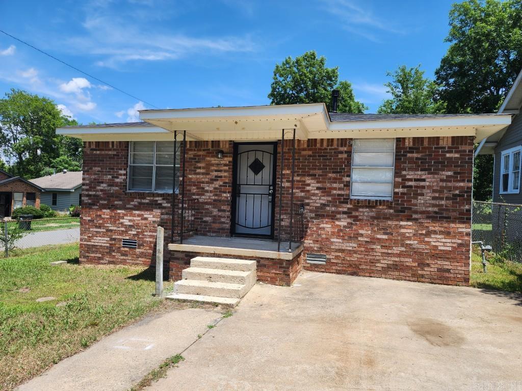 Welcome home to 1501 Bishop Warren in Little Rock. This updated home features 3 bedrooms and 1.5 baths. New paint, new Vinyl flooring, new fixtures, granite countertops and new carpet in the bedrooms, new roof 2025. Plenty of living space with an extra den. Eat-in-kitchen perfect for enjoying meals with family or friends. Separate laundry room. Nice size yard on a corner lot. See agent and showing remarks.