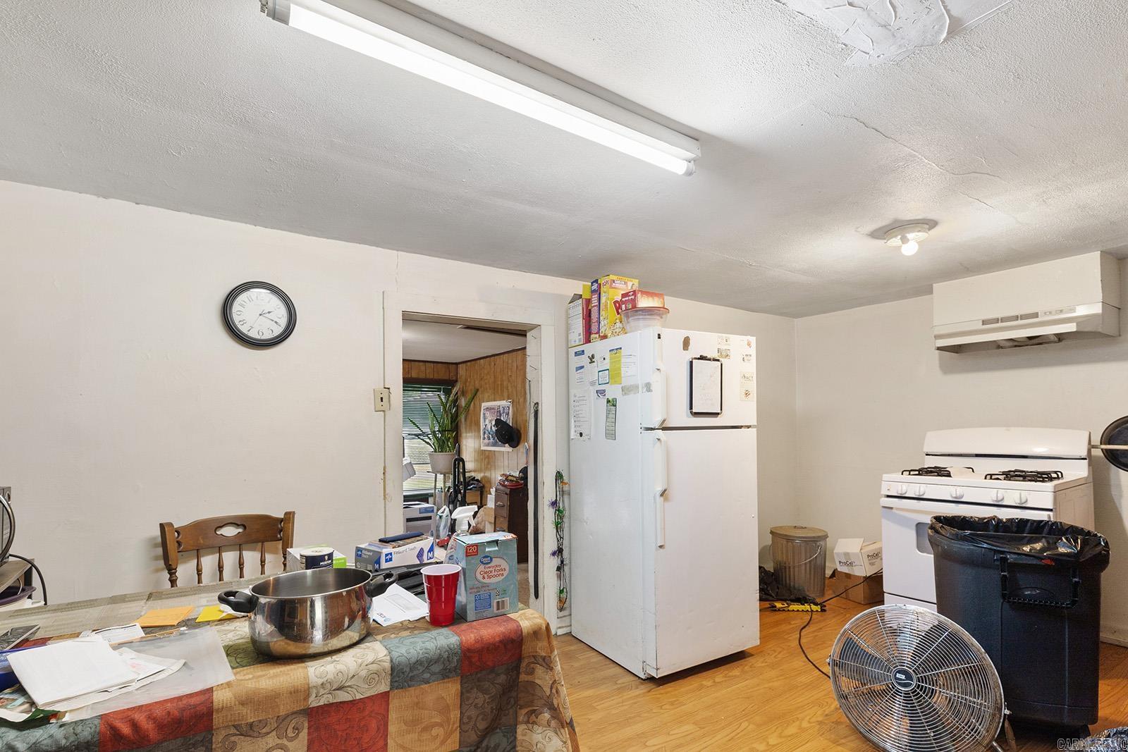 BARROW JOHN - Residential