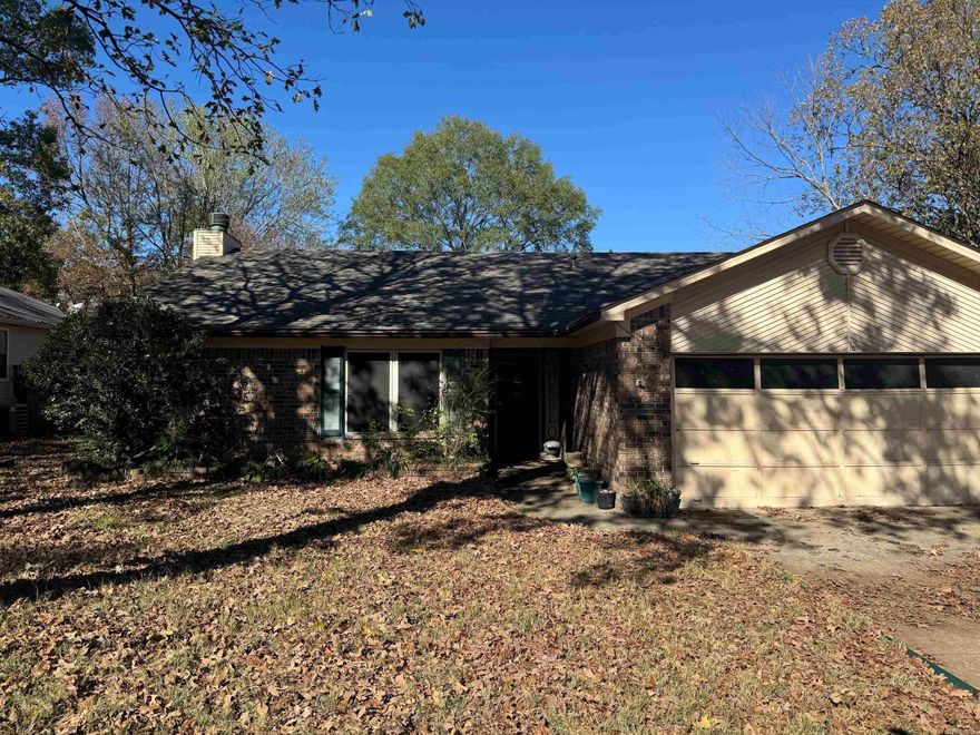 For Rent: Beautiful 3-Bed, 2-Bath Home at 30 Oak Forest, Maumelle, AR  This updated home offers comfort and style in a convenient Maumelle location! Featuring 3 spacious bedrooms, 2 full bathrooms, and a large living area, this home is perfect for families or those seeking more space.  Key Features:  3 Bedrooms, 2 Bathrooms Large Living Area - Open and inviting, ideal for entertaining Master Suite - Spacious with ample closet space Enclosed Back Sunroom - Enjoy the outdoors year-round Spacious Backyard - Perfect for outdoor activities Storage Shed - Additional space for your storage needs Don't miss out on this beautiful rental property! Contact us today to schedule a viewing.  Rent: $1,600 Deposit: $1,600