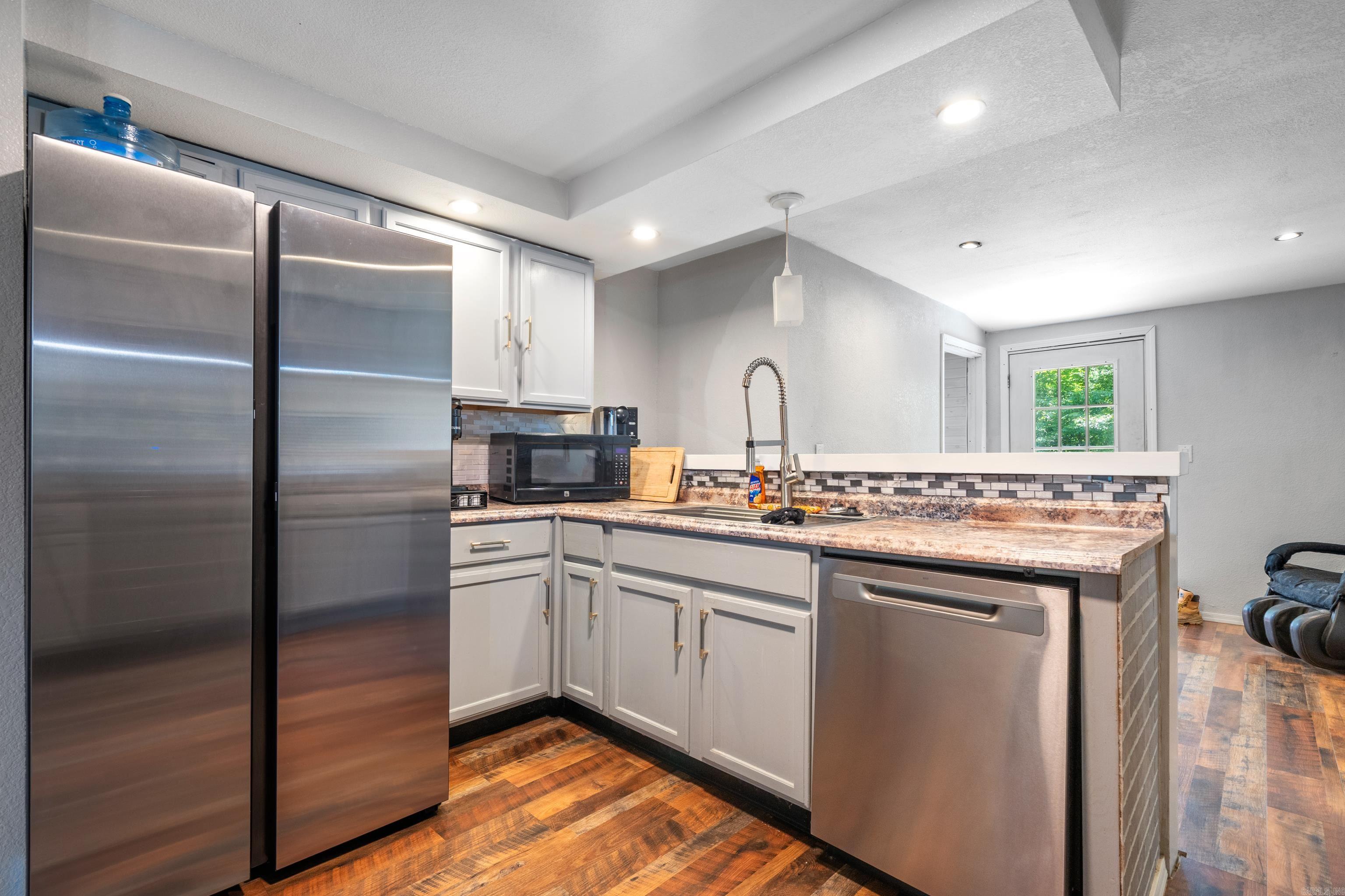 Eddy & Longinotti - Residential