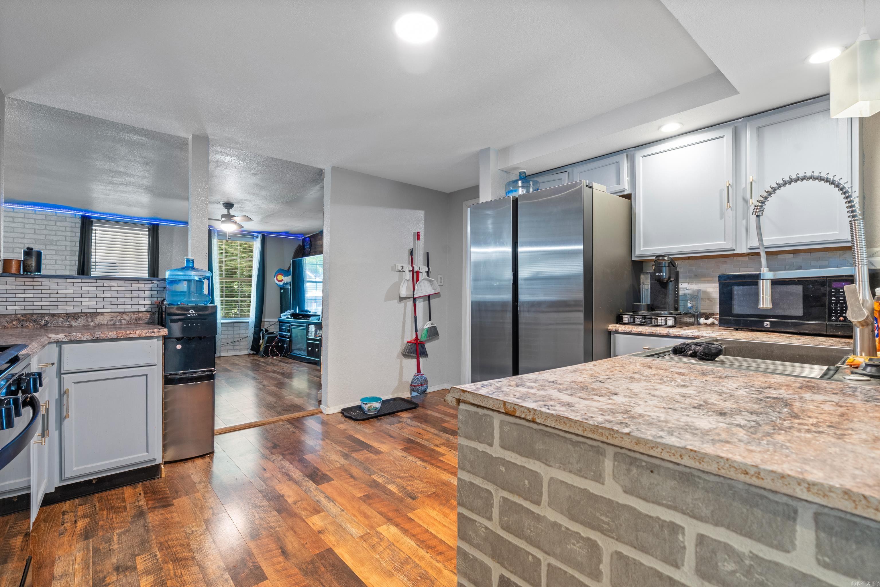 Eddy & Longinotti - Residential