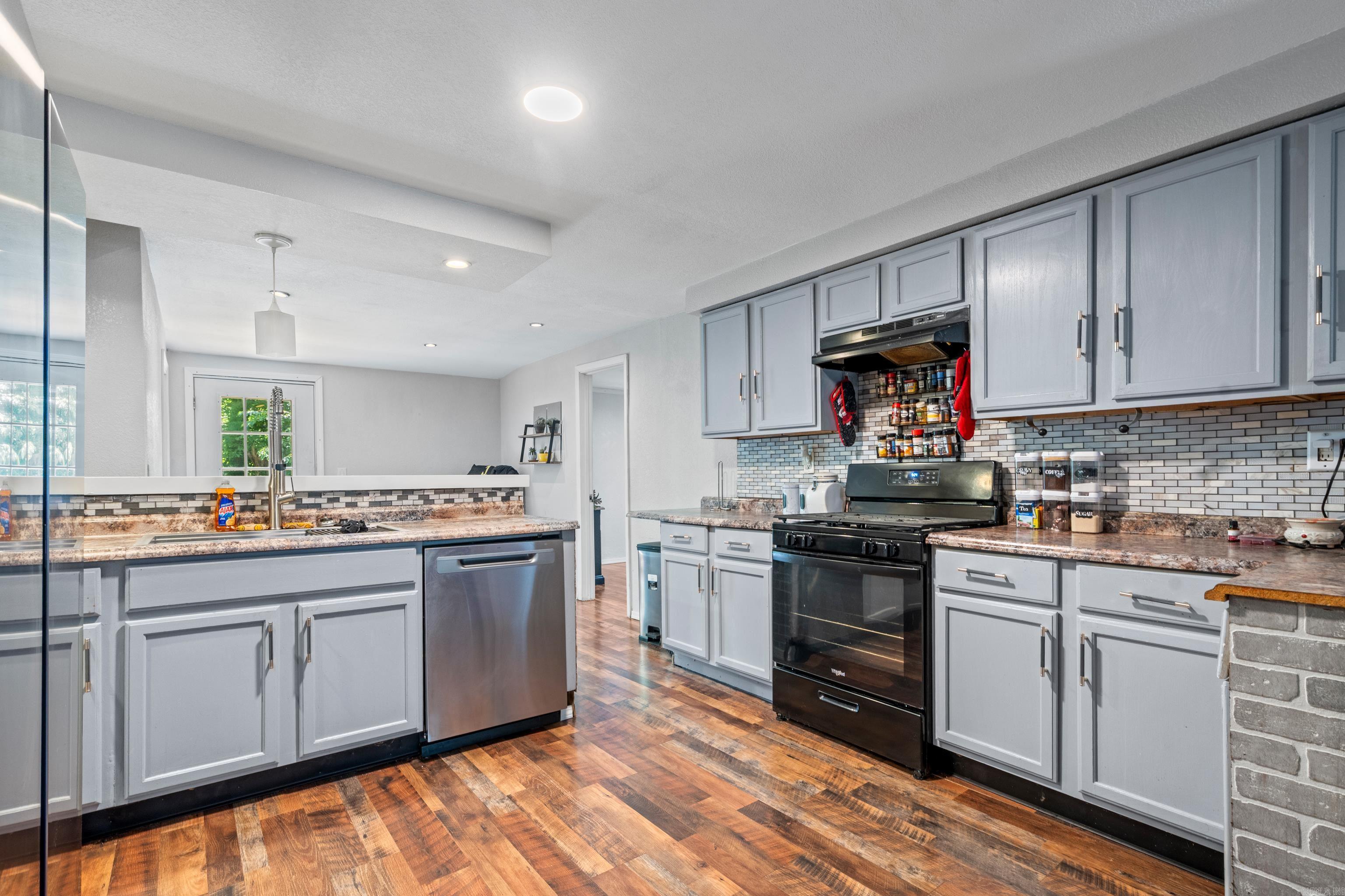 Eddy & Longinotti - Residential