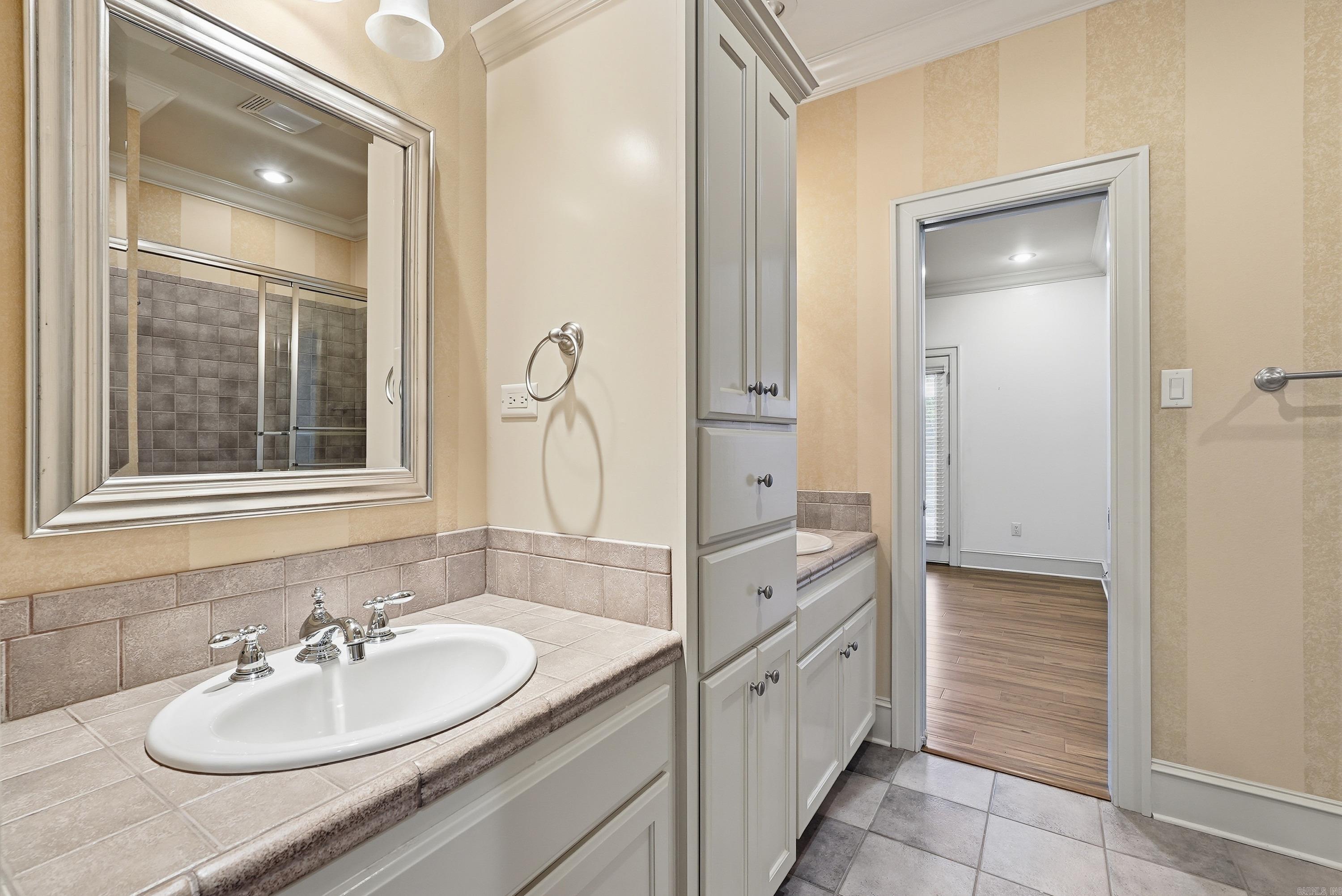 CENTENNIAL VALLEY - Residential