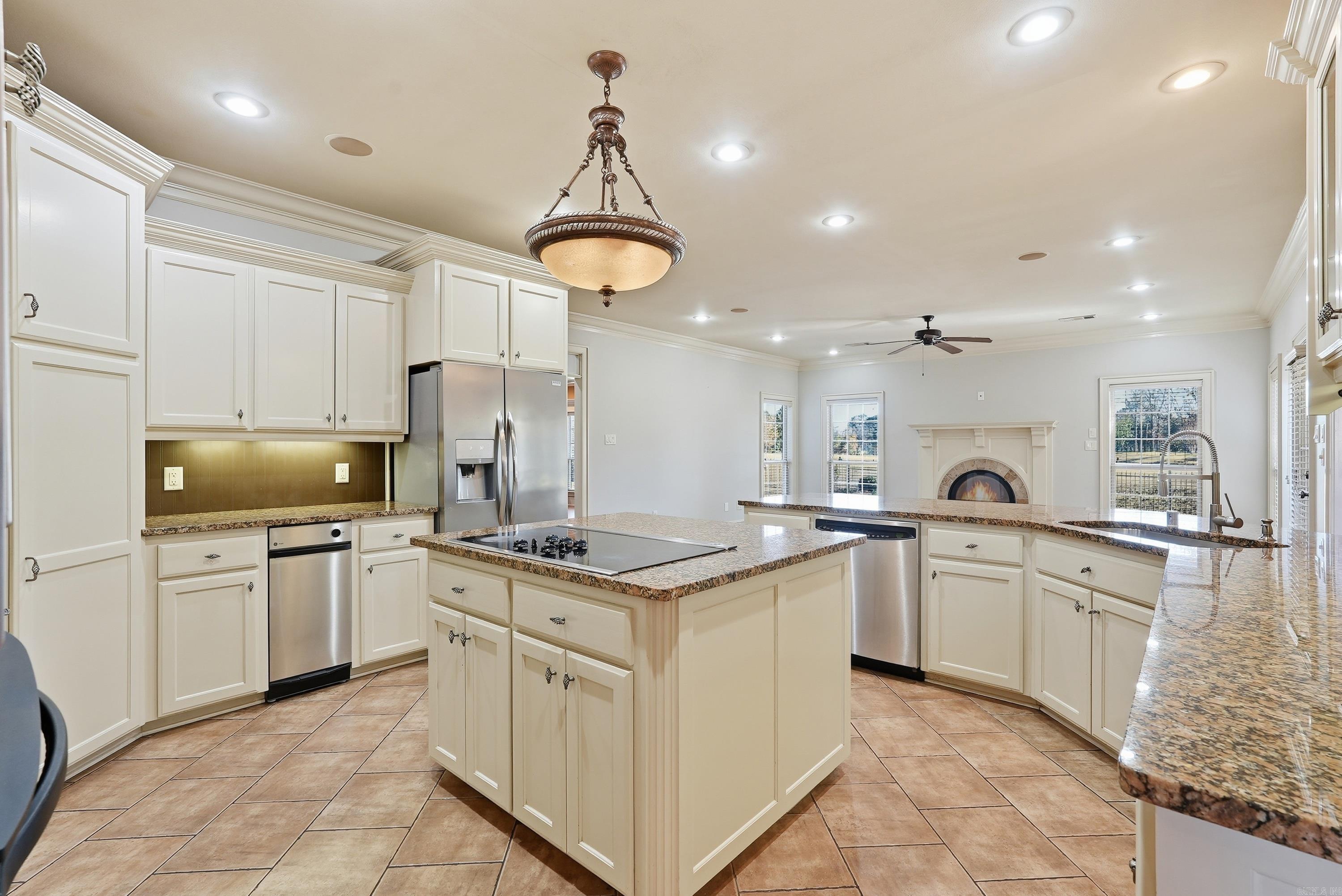 CENTENNIAL VALLEY - Residential