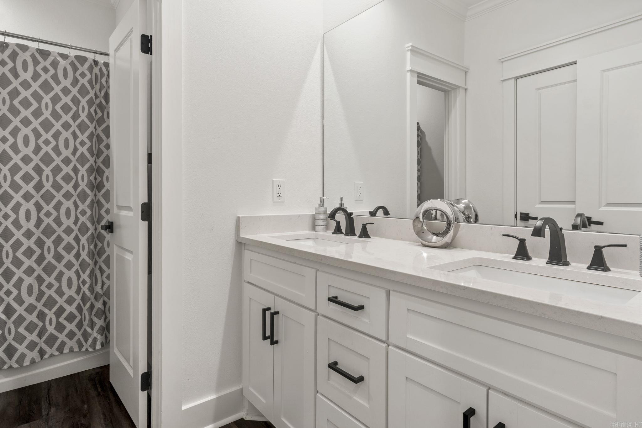 FOREST MANOR - Residential