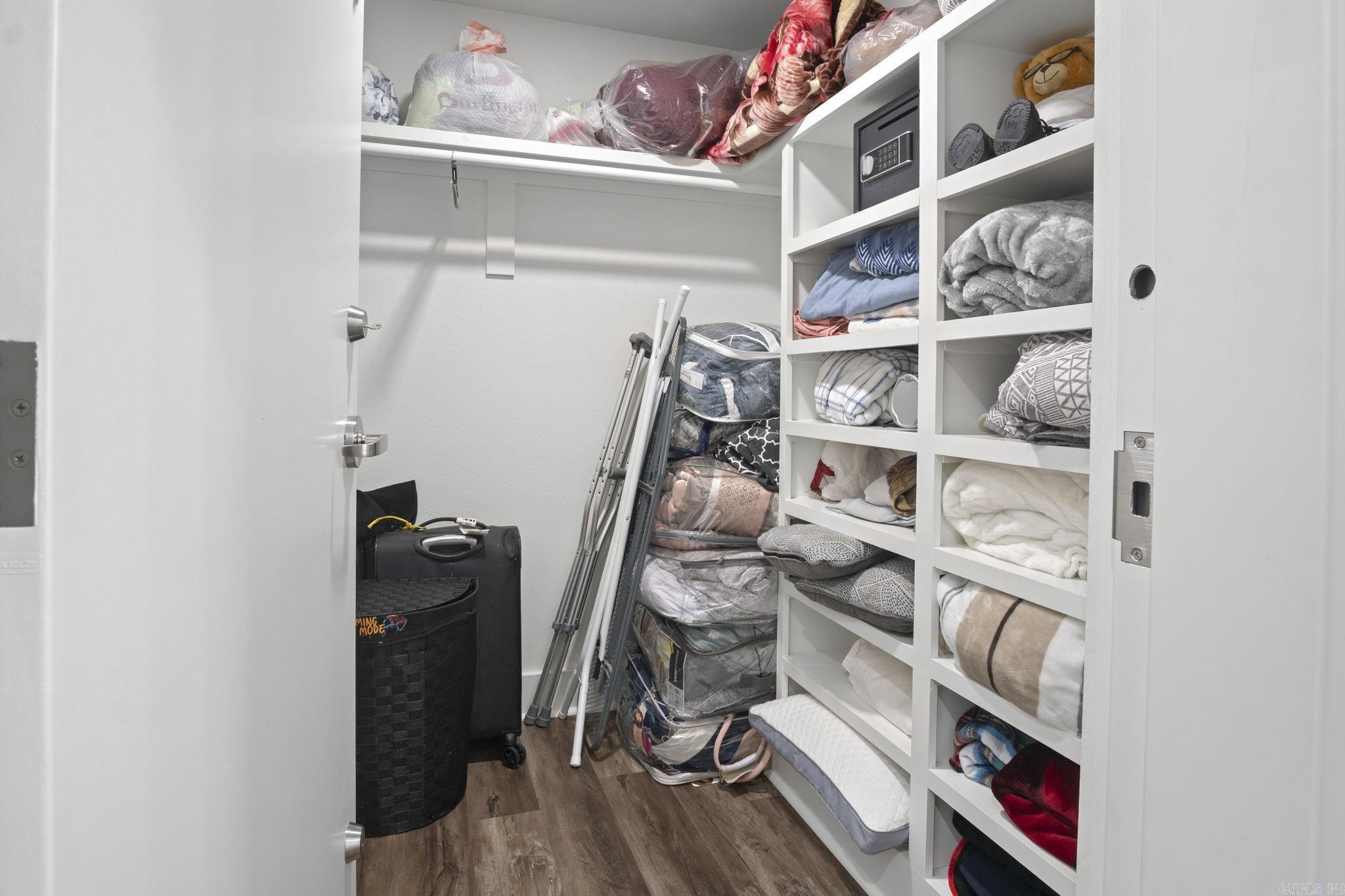 FOREST MANOR - Residential