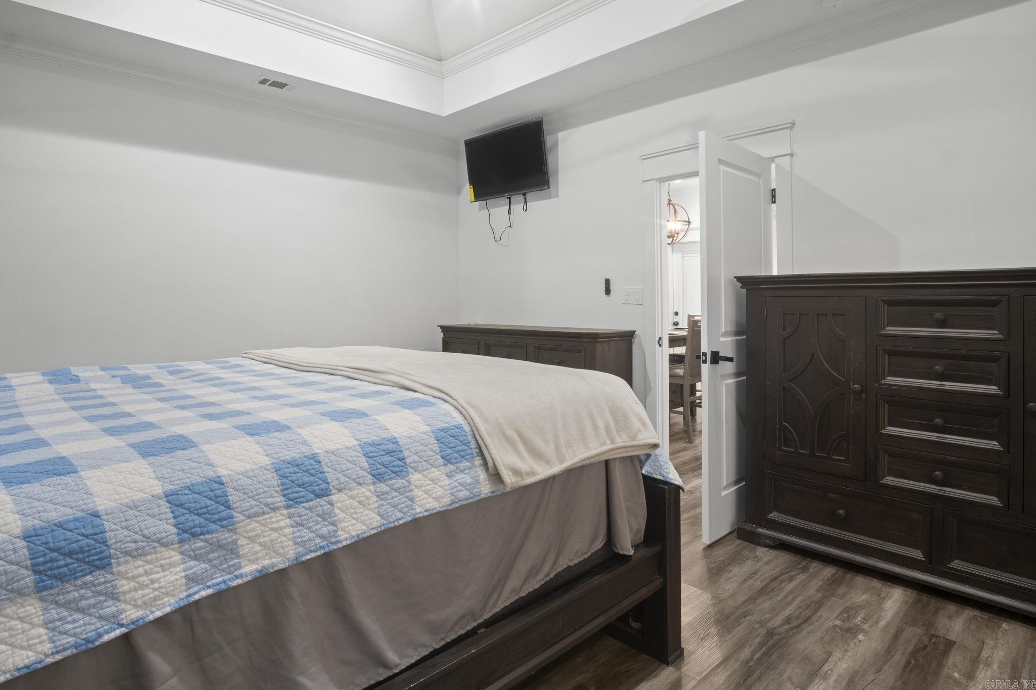 FOREST MANOR - Residential