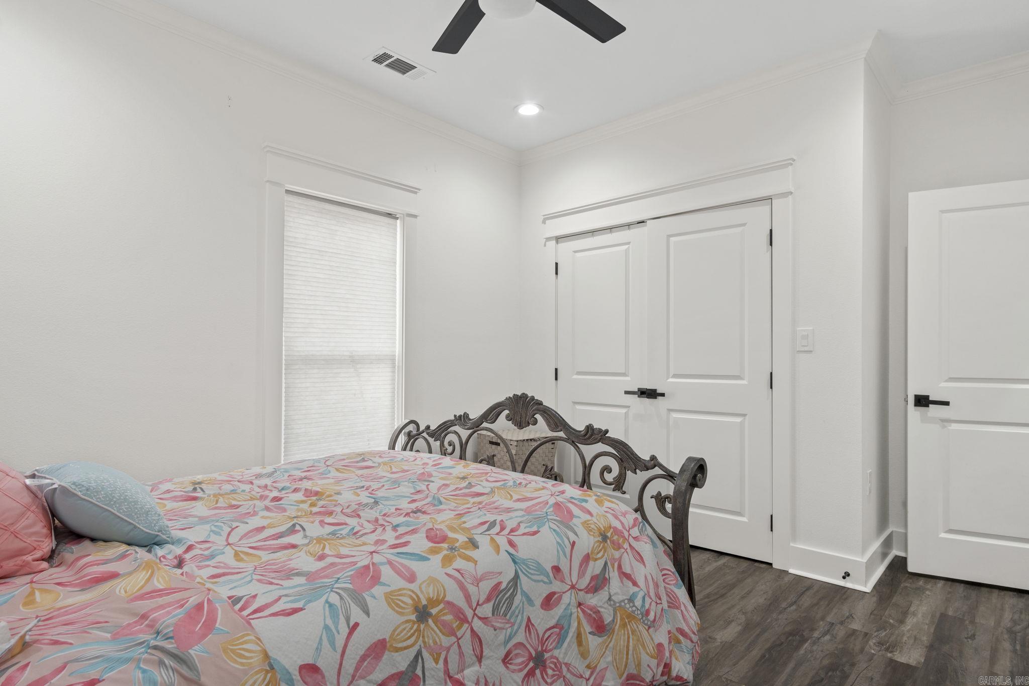 FOREST MANOR - Residential