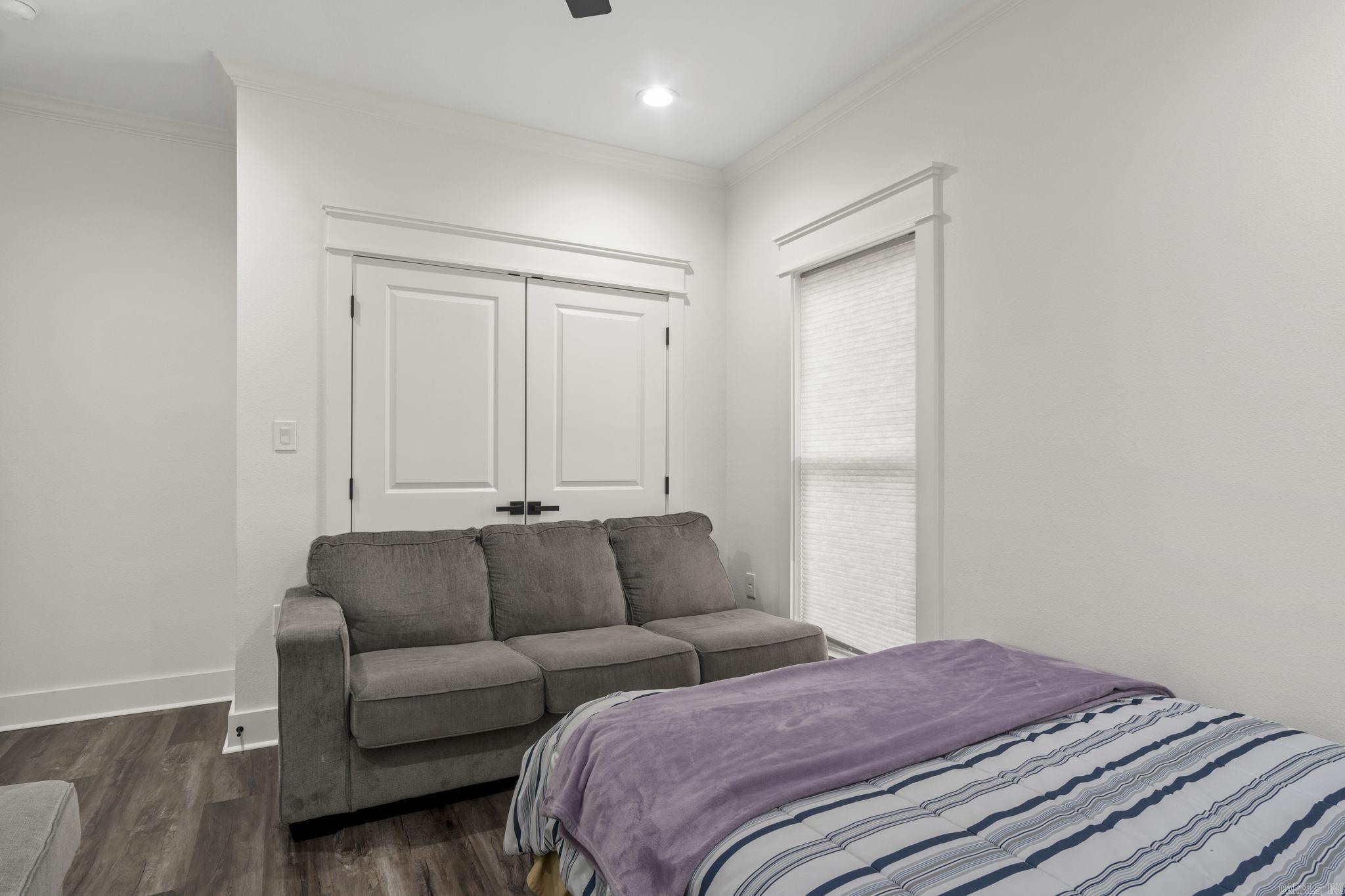 FOREST MANOR - Residential