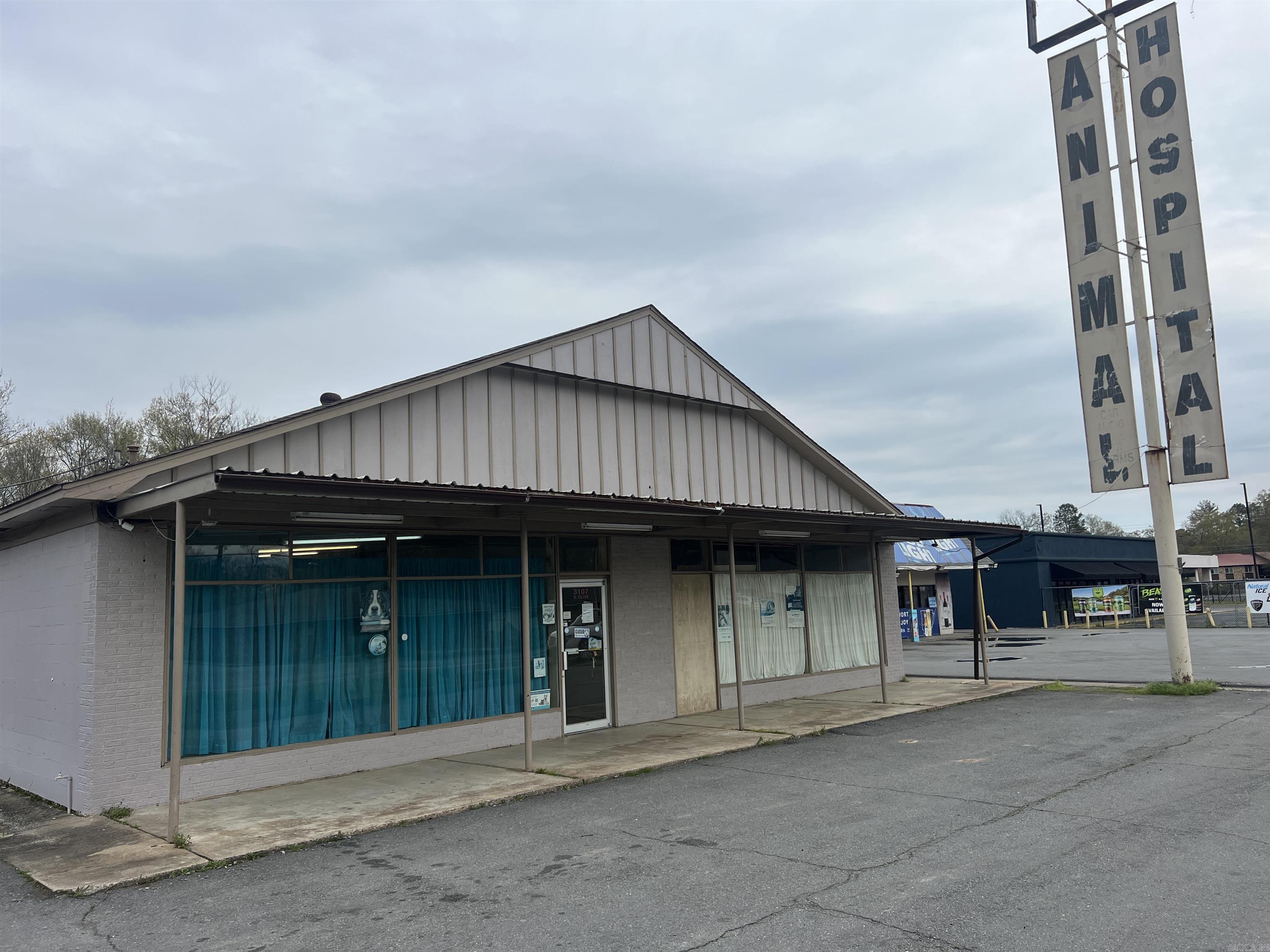 Former Animal Hospital this 4200 sf building can be a great investment as it can be divided and turned in to two businesses. This building has nine rooms and five bathrooms, three separate HVAC units, filter system, security system that could convey, dog boarding area with cages, two water heaters and laundry area. The area above could be turned in to an overhead apartment. Don't miss out on this great business opportuinity.