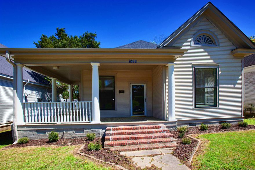 Cute 3BD/1BA in Little Rock that is close to UAMS and UALR. Nice size porch.   The lease for this property is for 2 years with a 3% increase after the first year. Income has to be 3x the amount of rent unless you have a housing voucher.   **ALL PROPERTIES MAY NOT BE MOVE-IN READY**