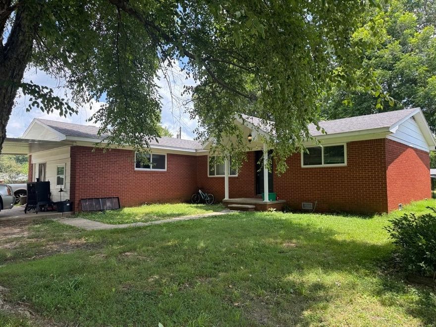 Motivated sellers!! 4-bedroom, 2-bath home offering 1,580 square feet of comfortable living space. Recent updates include a 3-year-old HVAC system and brand-new windows throughout, adding both efficiency and peace of mind. Inside, you'll find a spacious layout perfect for those needing extra room for a home office or guests. Don’t miss your chance to make 248 Velta your new address!