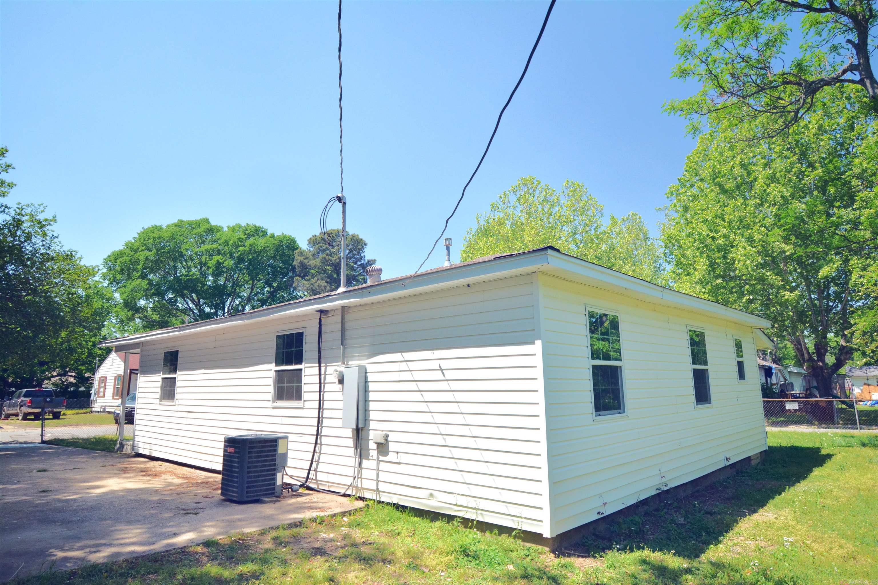 SUNNYSIDE HILLS ADDN TO JACK - Residential