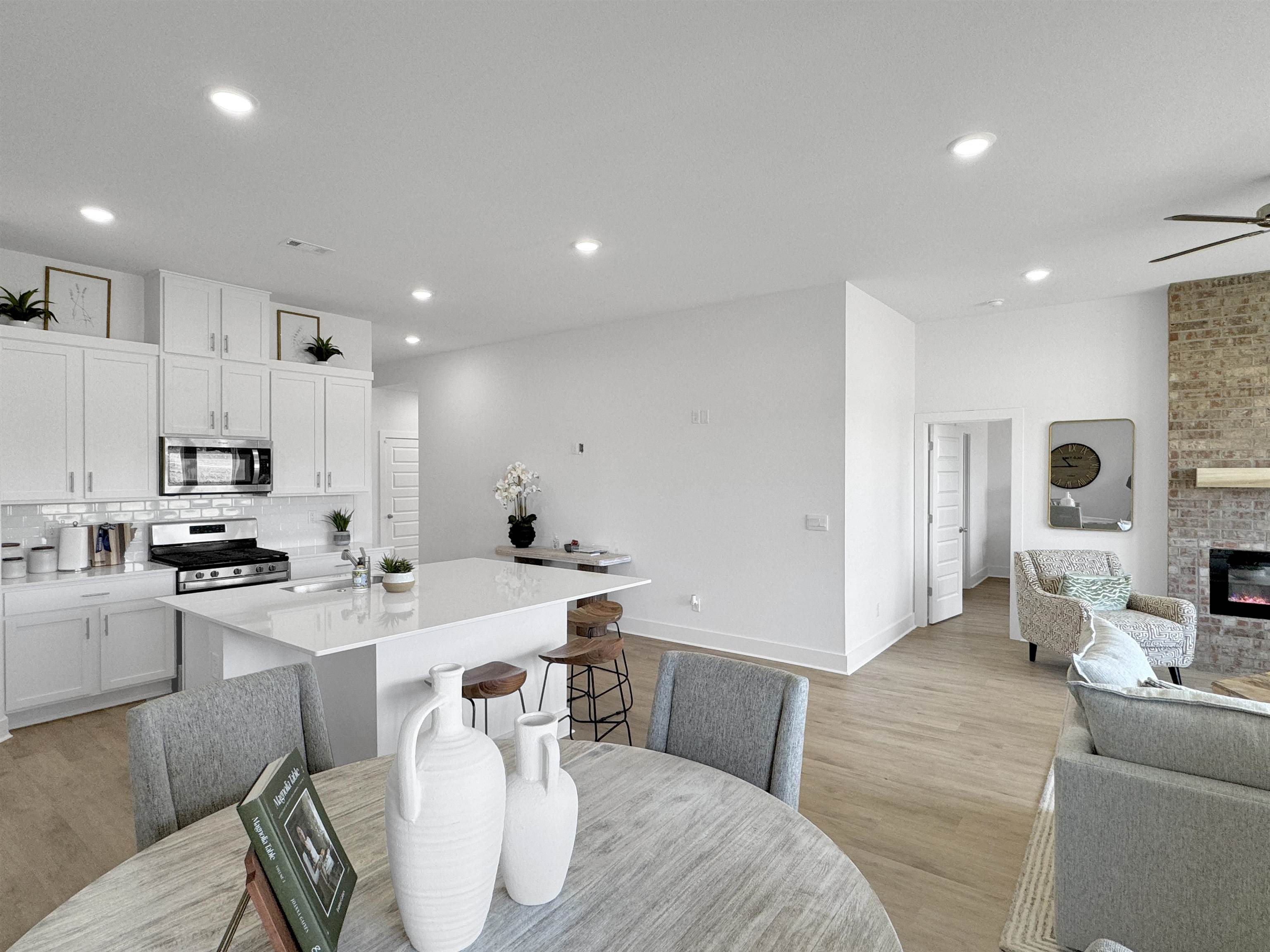 THE RESERVE AT COUNTRY CLUB PHAS - Residential