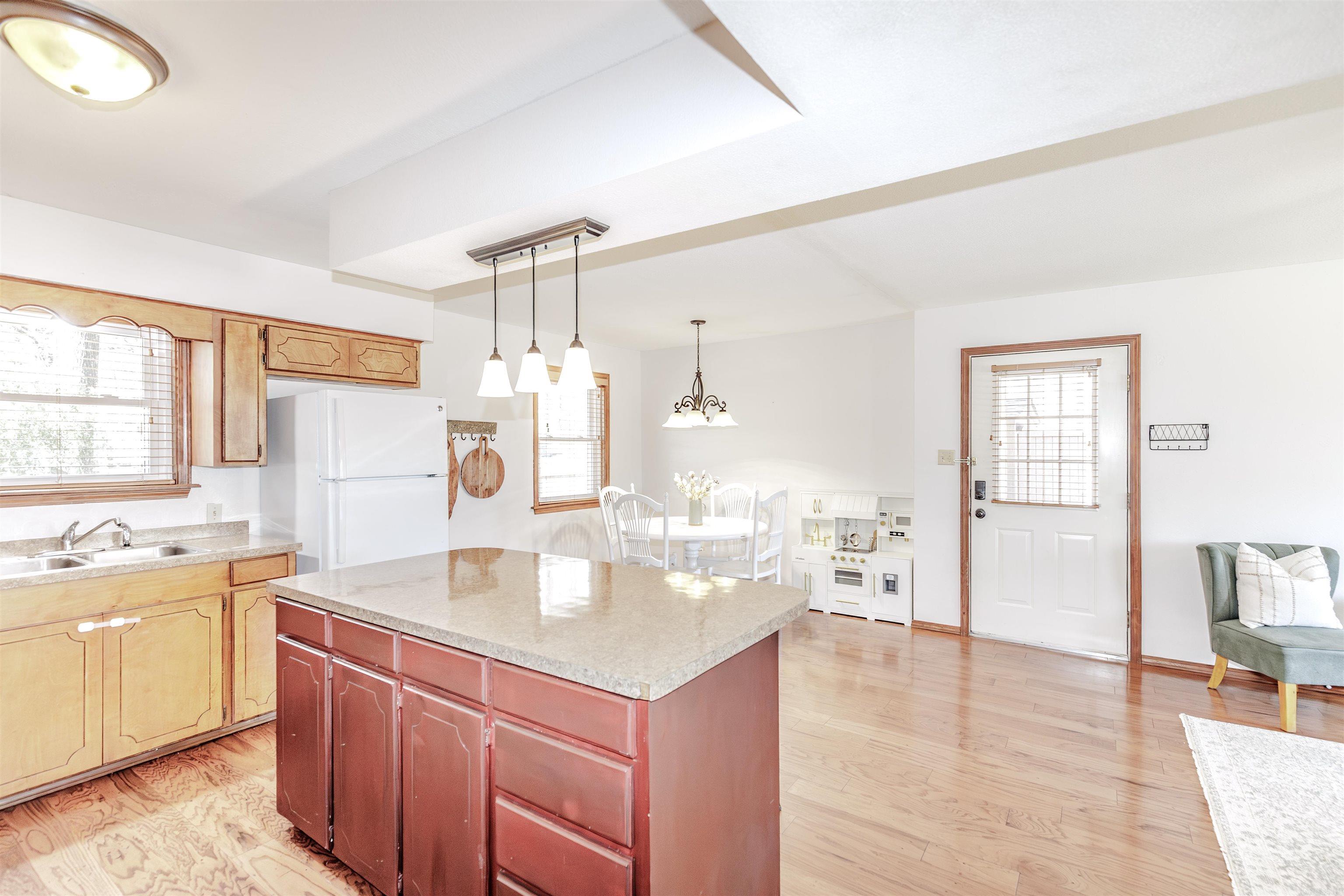 EZELL & YOUNG - Residential