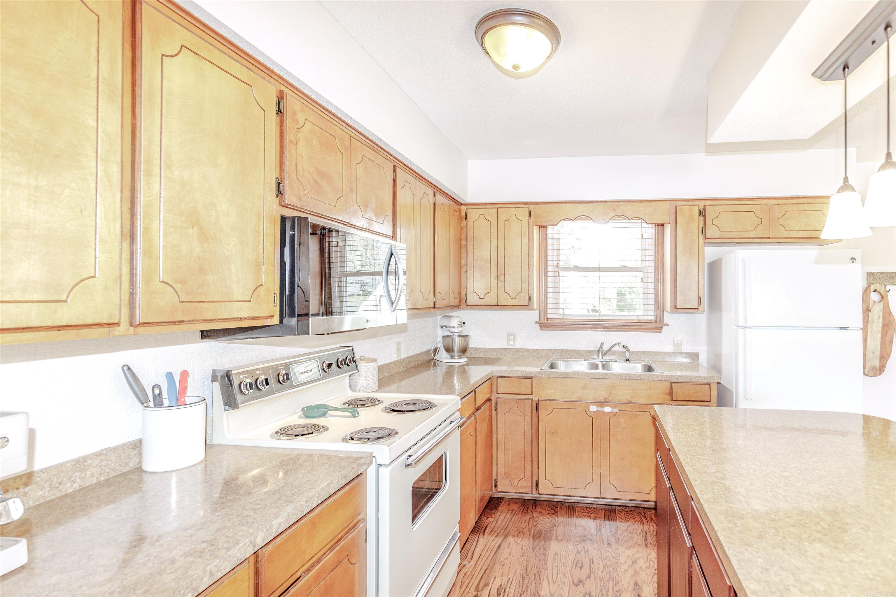 EZELL & YOUNG - Residential