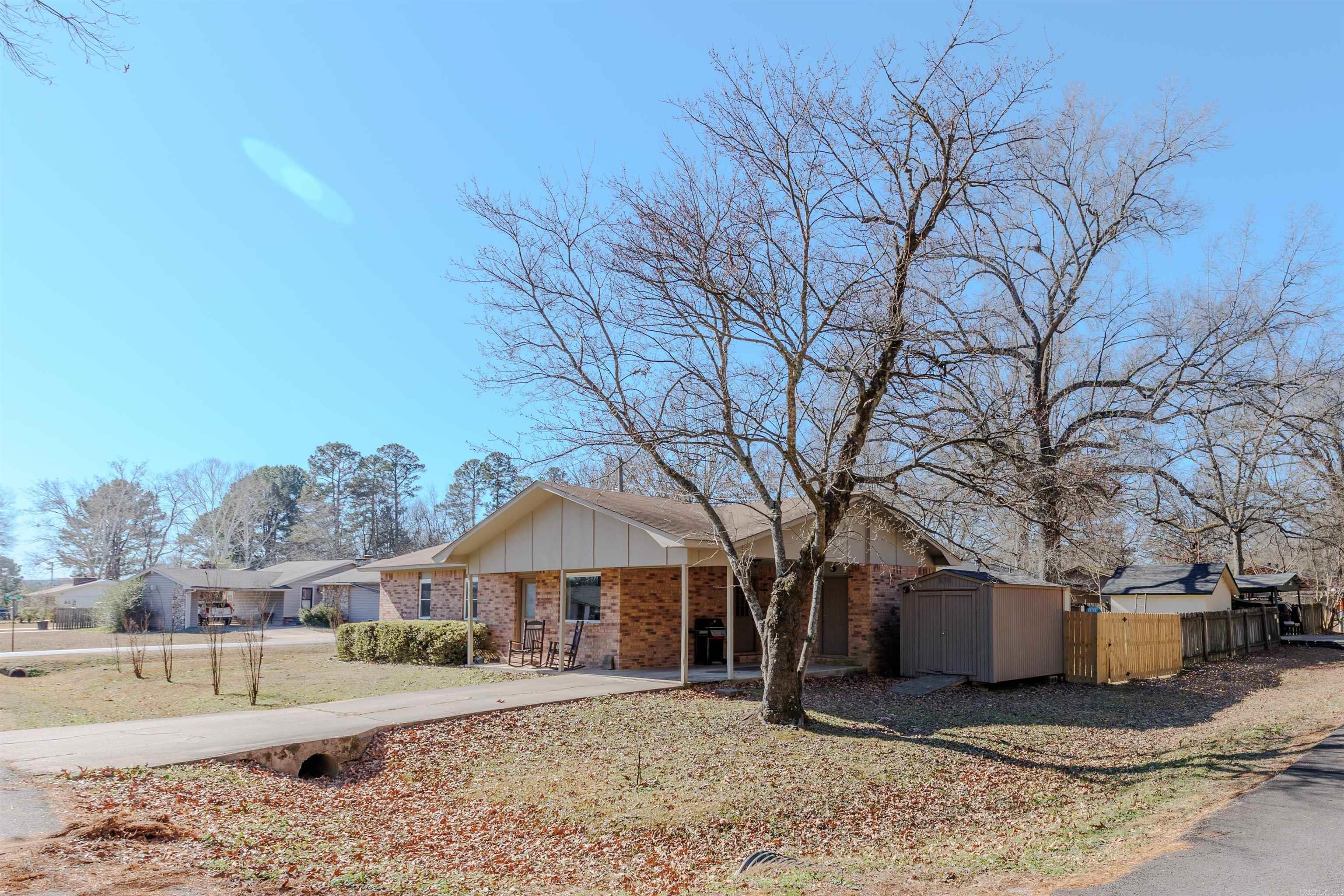 EZELL & YOUNG - Residential