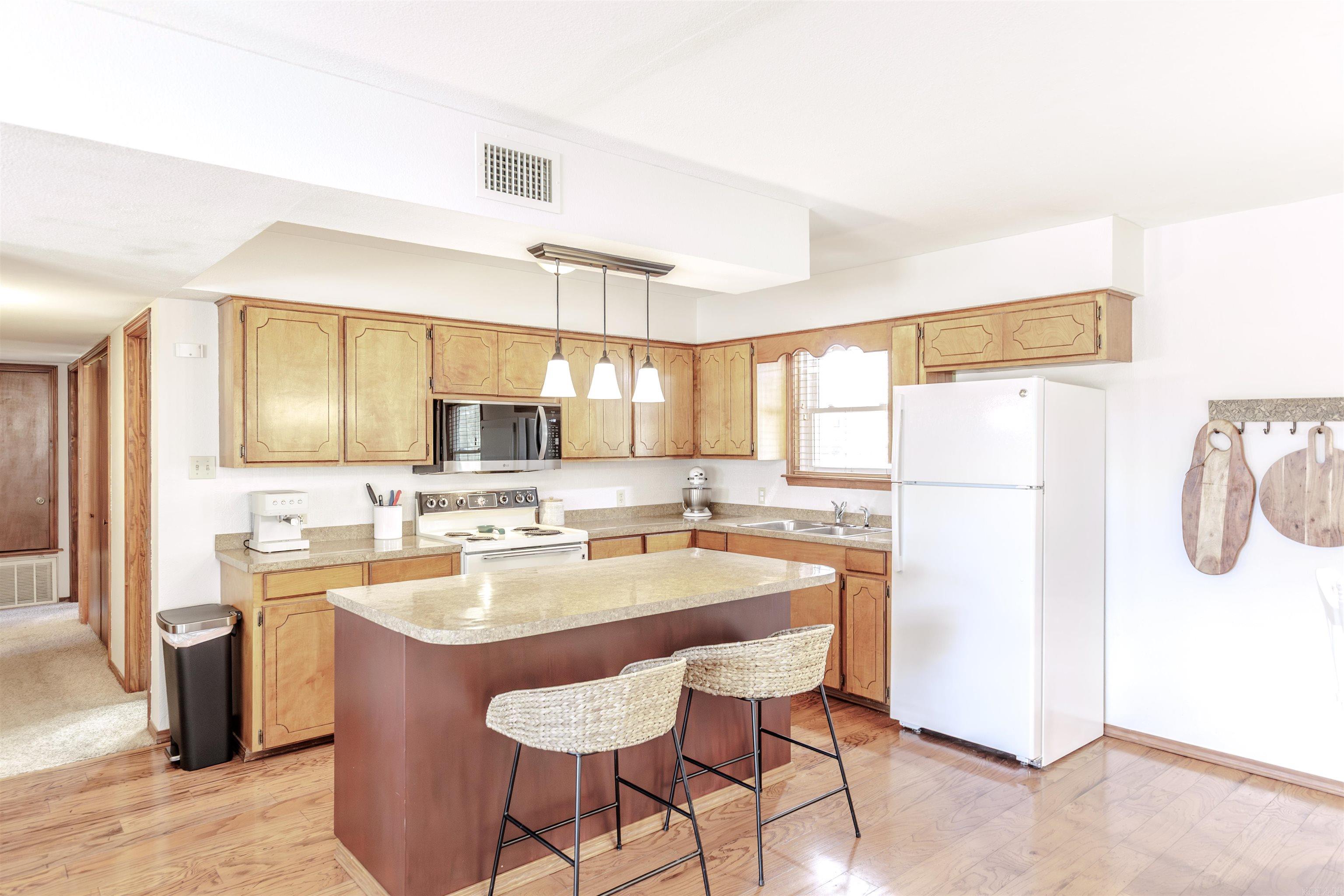 EZELL & YOUNG - Residential