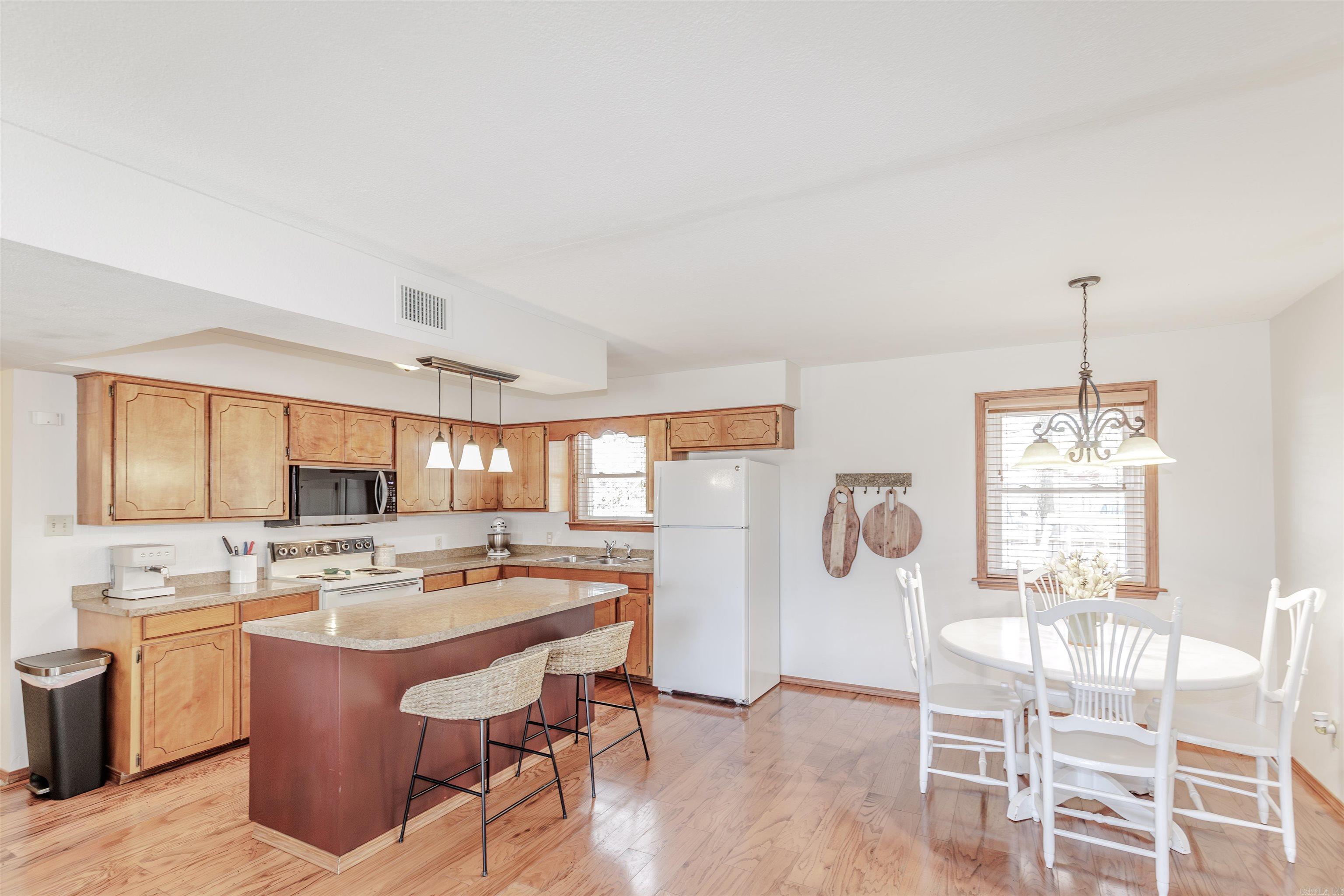 EZELL & YOUNG - Residential