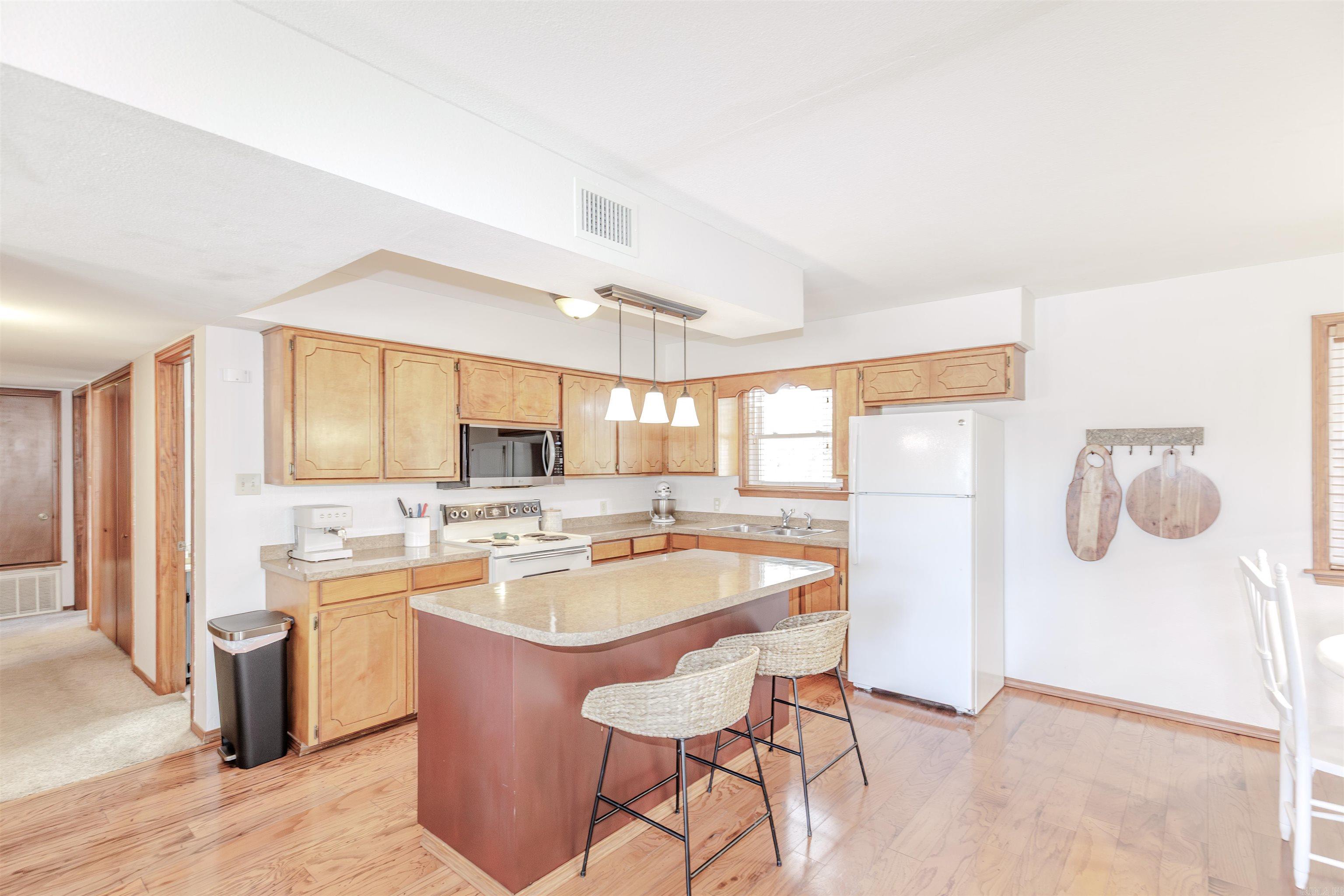 EZELL & YOUNG - Residential