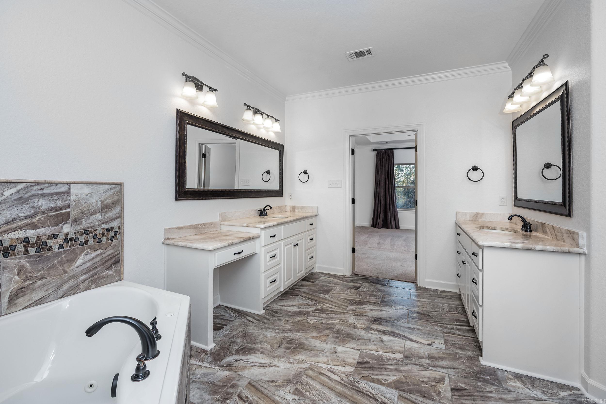 CHENAL VALLEY "TOURNAY CIRCLE" - Residential