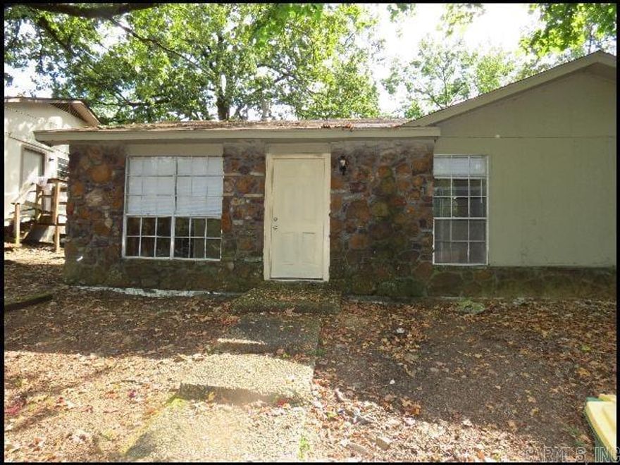 *LITTLE ROCK* CONVENIENTLY LOCATED OFF JOHN BARROW RD IN PATRIOT MANOR SUBDIVISION!! This 2 Bed And 1.5 Bath Duplex Features Electric Range And Refrigerator! Washer/Dryer Connections! Carpet/Vinyl Flooring! PET FRIENDLY!! AVAILABLE NOW!!! <a href='https://raineyrealty.com/virtualtour.php?r=d1zRHv'> Click here for a 360° Virtual Tour</a>