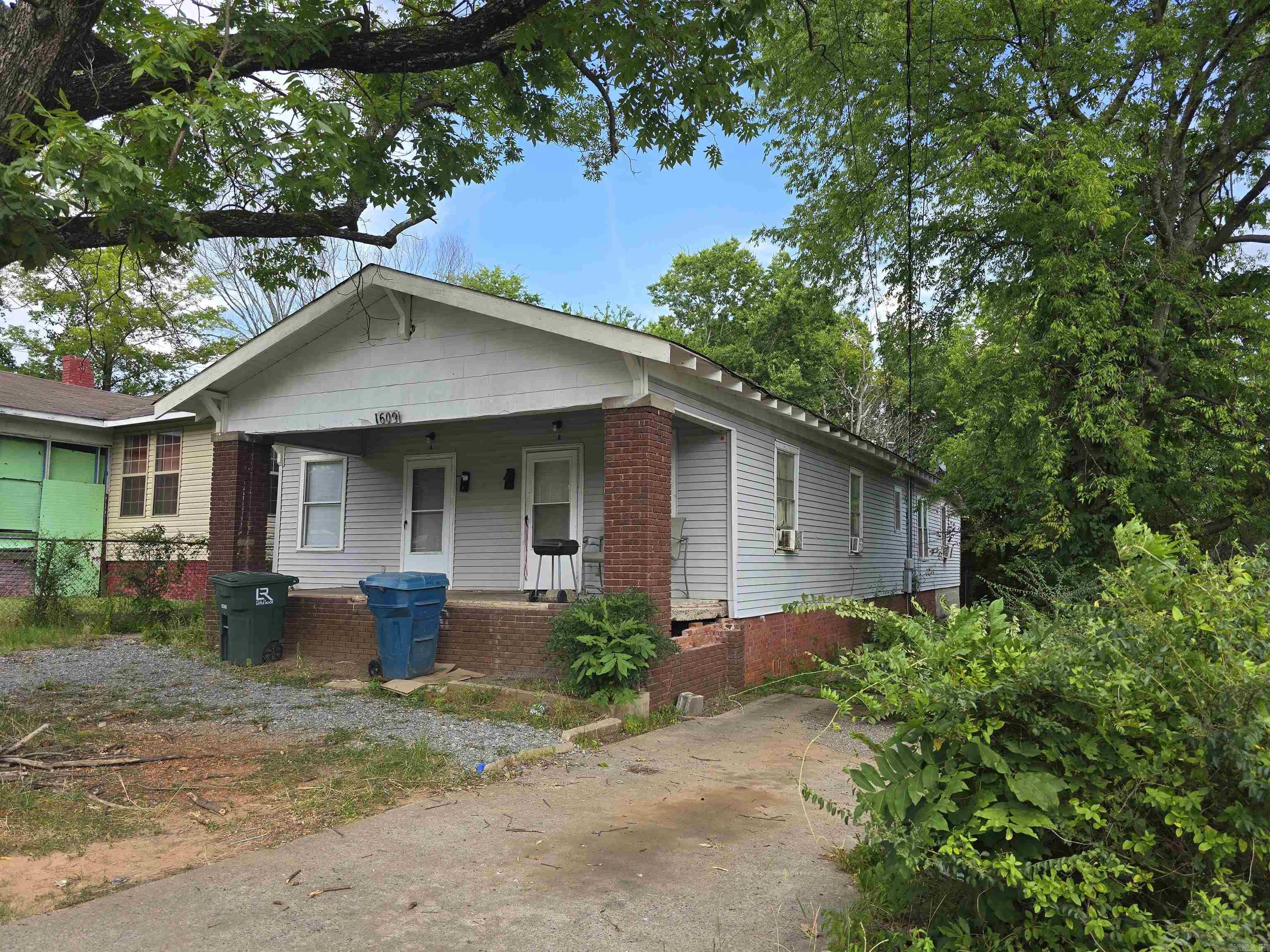 Great Duplex on Woodrow Street. Close to everything, Downtown, hospitals, shopping and dining. Great investment opportunity. Measuring encouraged.