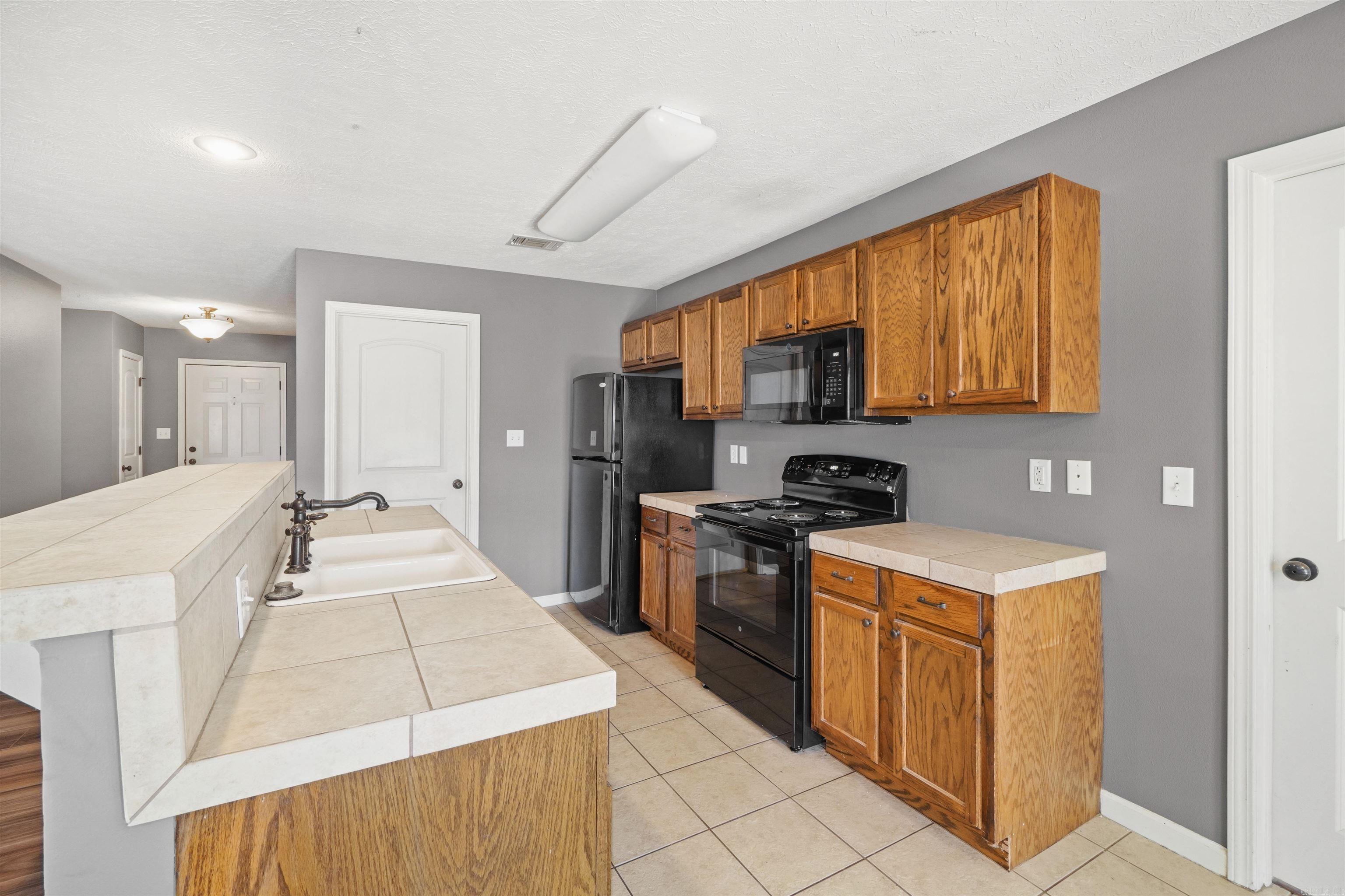 EAGLEBROOK SOUTH OF EAGLEBROOK - Residential