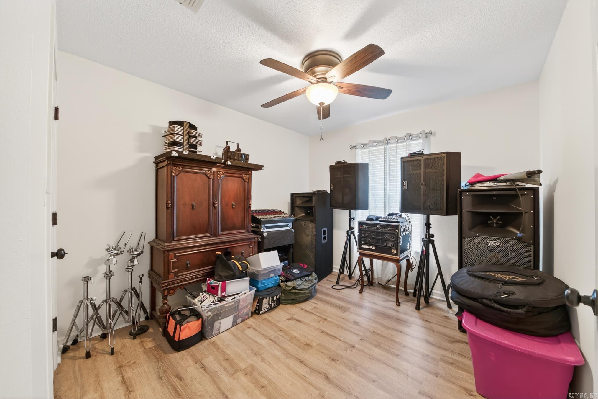 HUNTERS RUN - Residential