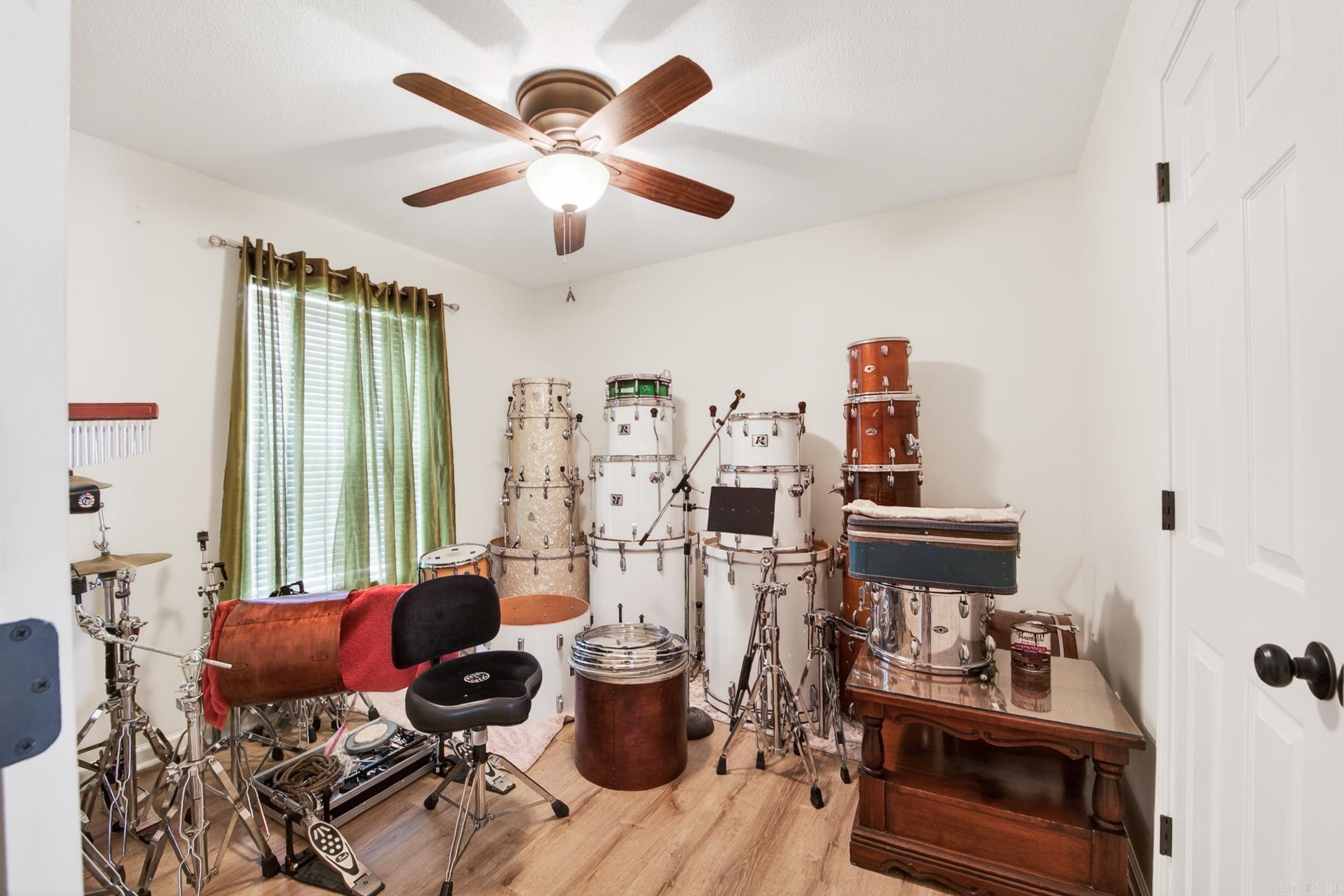 HUNTERS RUN - Residential