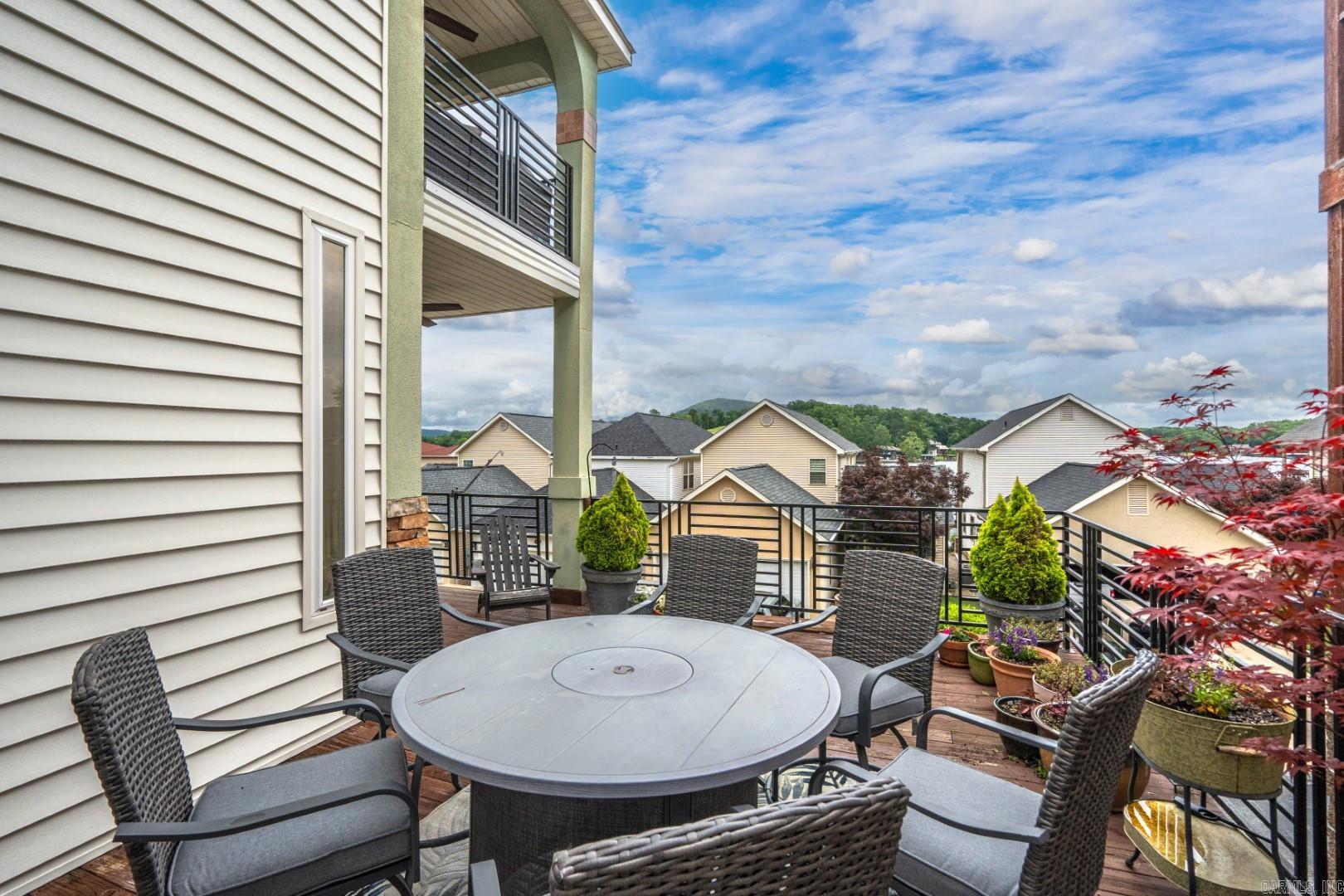 MAJESTIC LAKE VILLAGE TOWNHOMES - Residential