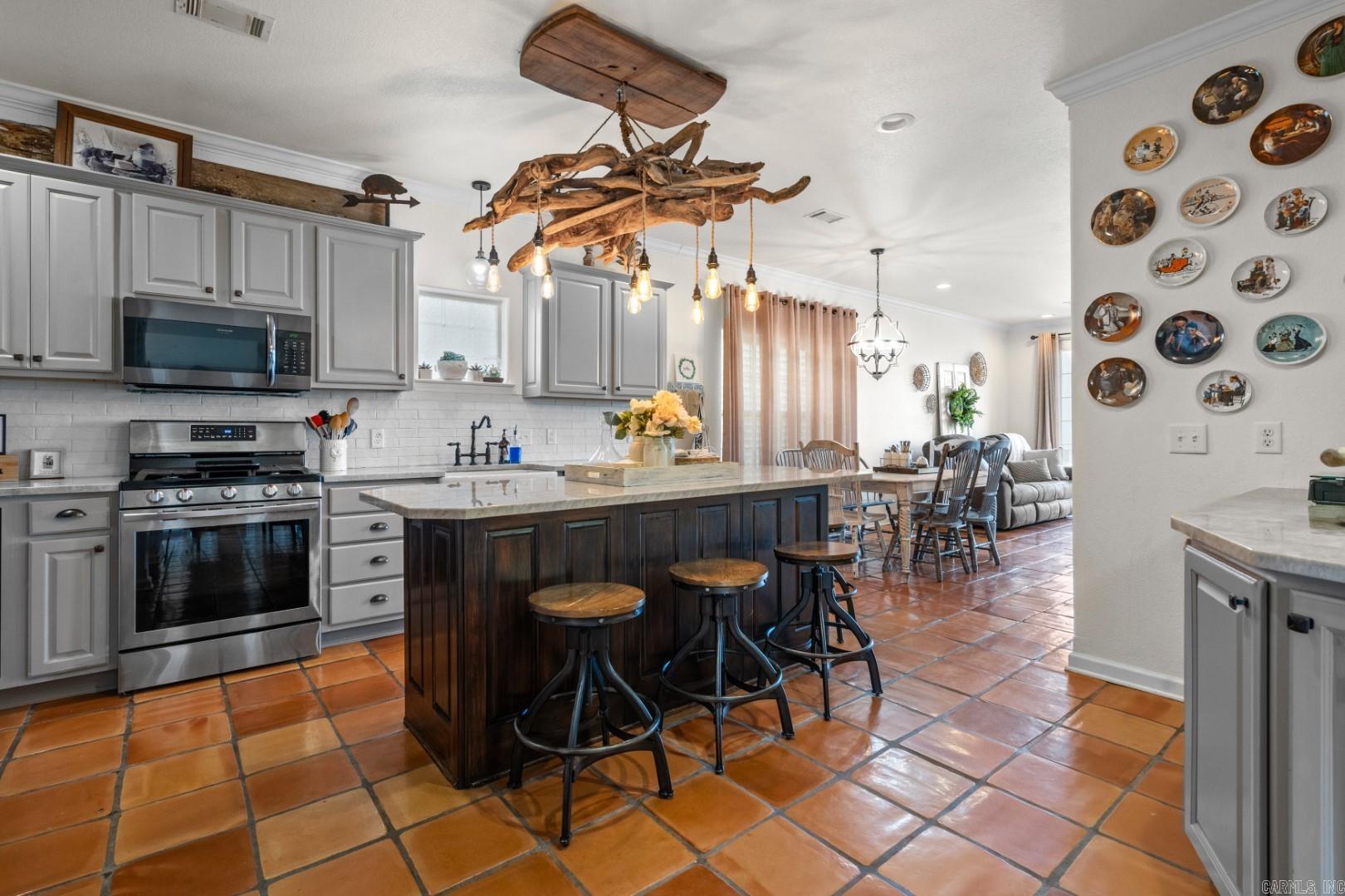 MAJESTIC LAKE VILLAGE TOWNHOMES - Residential