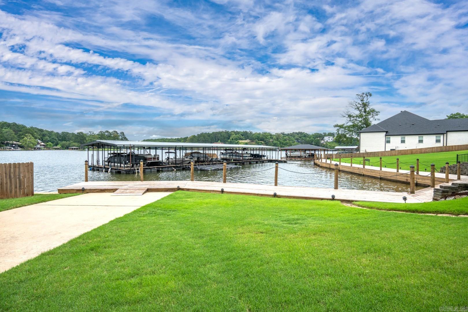 MAJESTIC LAKE VILLAGE TOWNHOMES - Residential