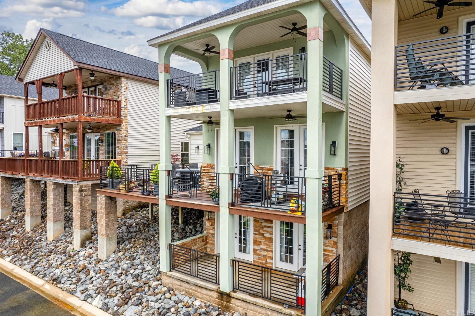 MAJESTIC LAKE VILLAGE TOWNHOMES - Residential