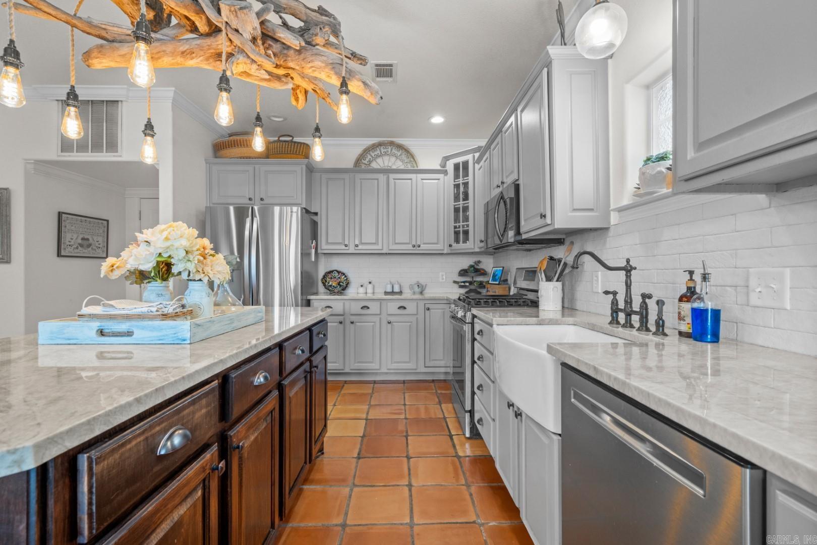 MAJESTIC LAKE VILLAGE TOWNHOMES - Residential