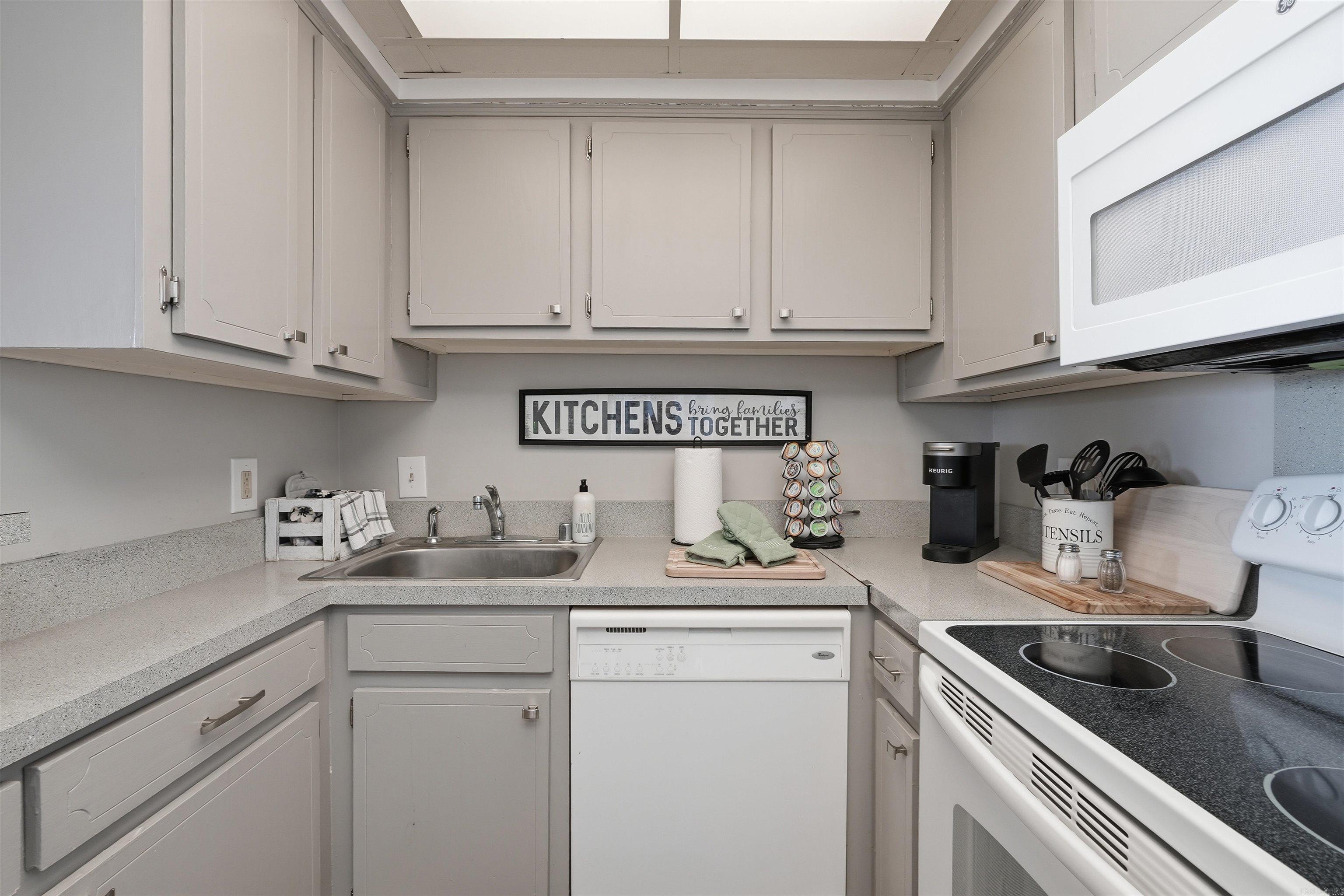 BEACON MANOR HPR - Residential