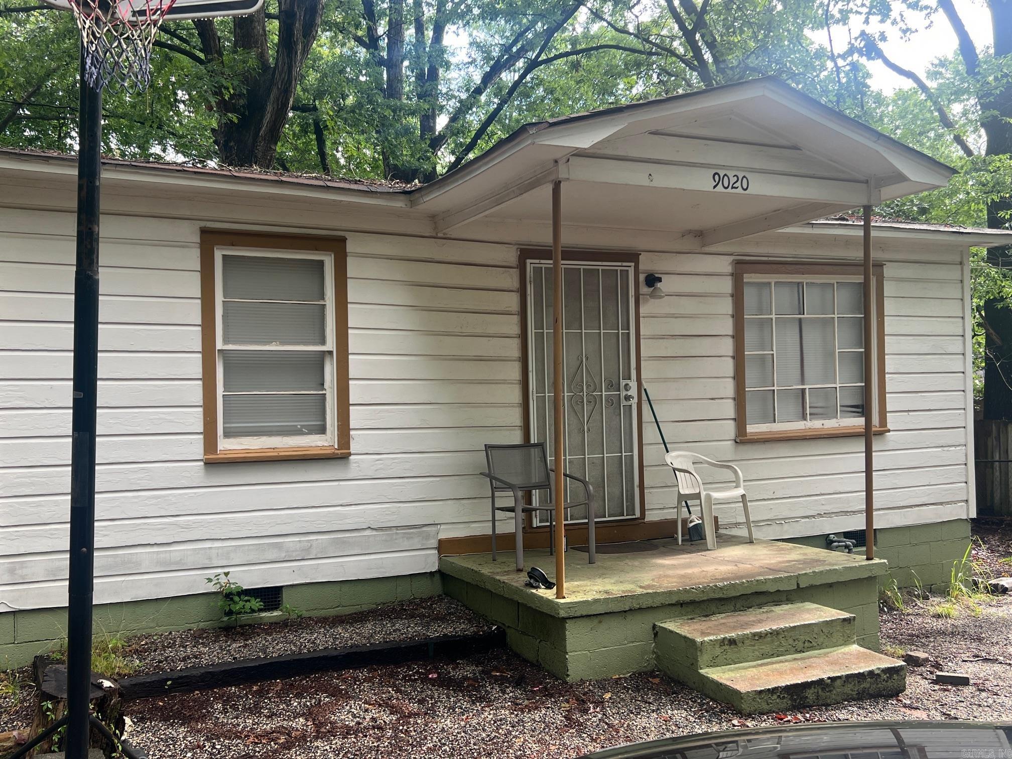 INVESTORS WELCOME! Sturdy/well-built rental home priced right! On level lot with newer roof. Please see showing instructions.