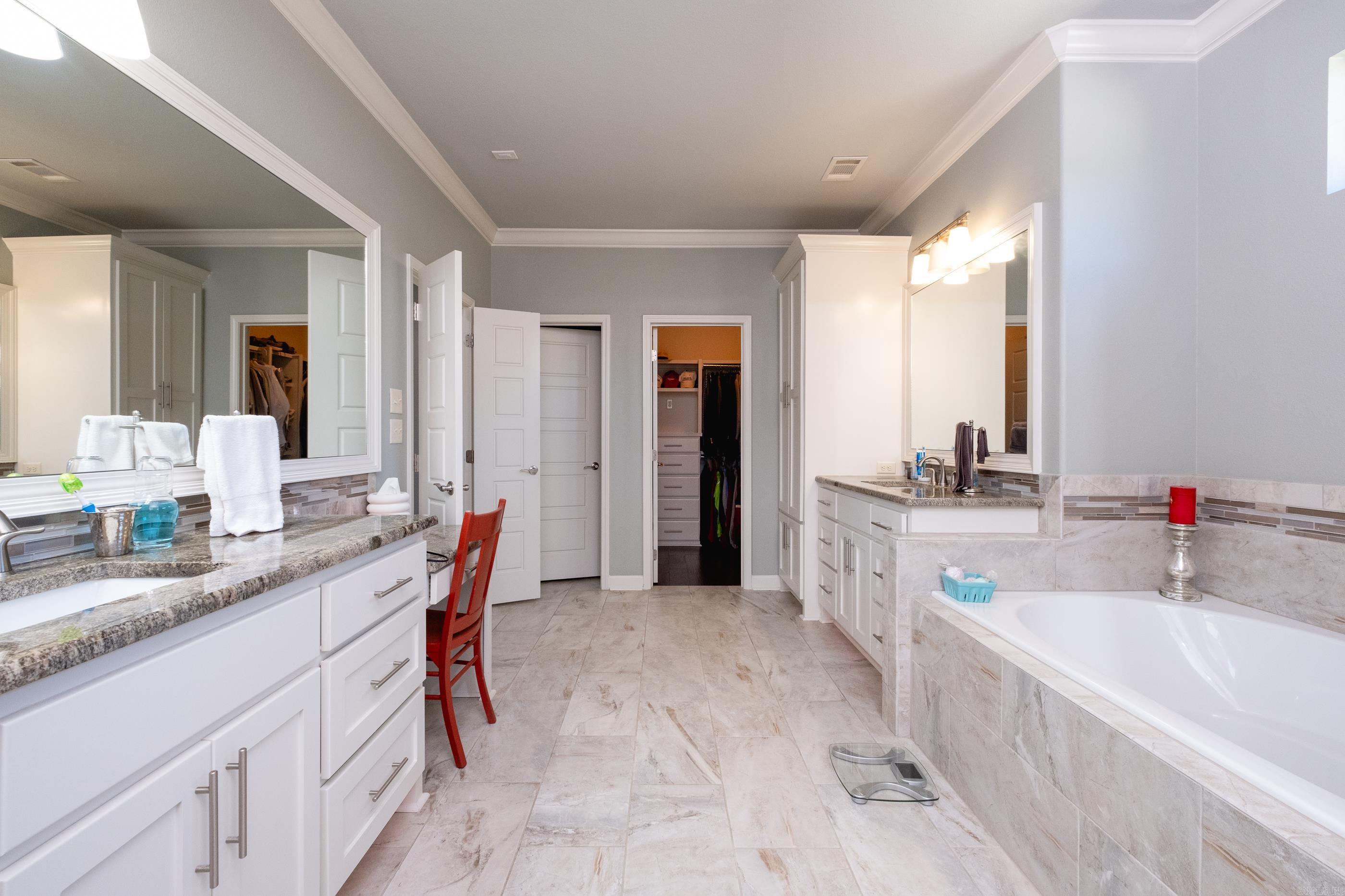 CHENAL VALLEY "MIRAMAR PLACE" - Residential