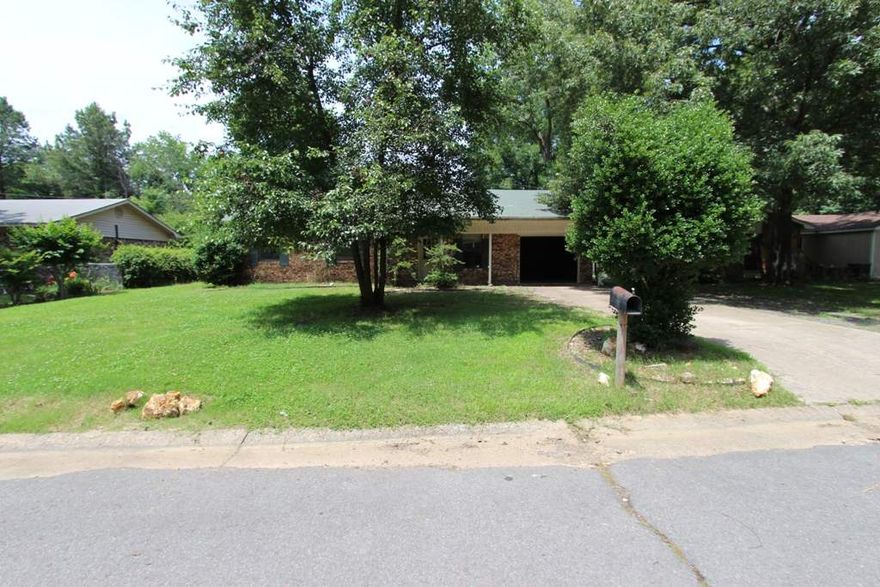 Great price for this 5-bedroom home in West Conway.  Nice level lot with attached 1-car garage and shop in the back.  Call today! This property is eligible under Freddie Mac First Look Initiative good through 6/17/2015. Please provide proof of funds or pre-approval letter. Owner Occ. Aff. required with Owner Occ. purchasers. Seller's addendum required with all offers. Both addendums attached in docs.  Year built is est., unknown.