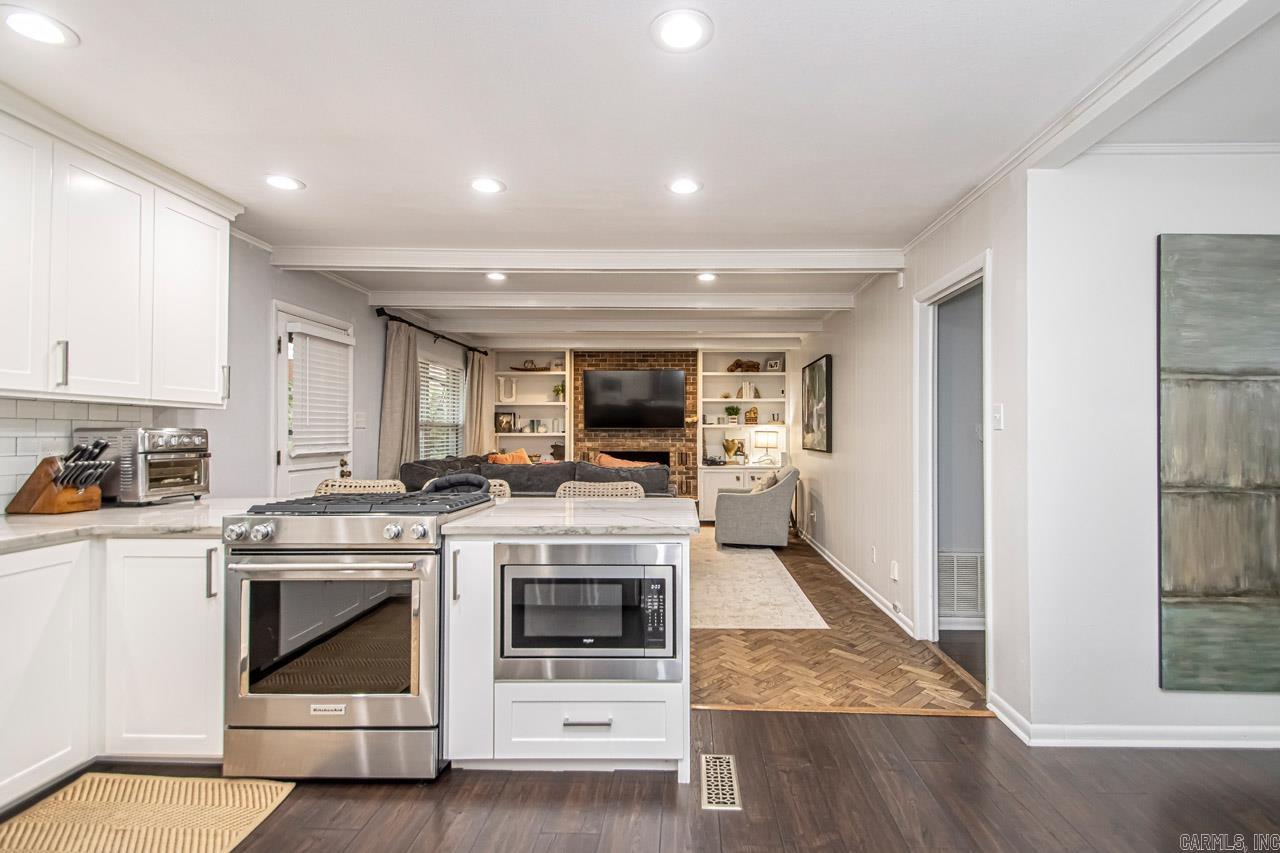 Leawood Manor 1st - Residential