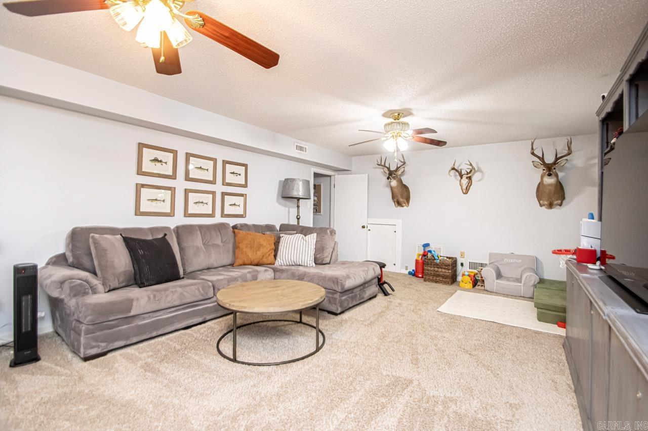 Leawood Manor 1st - Residential