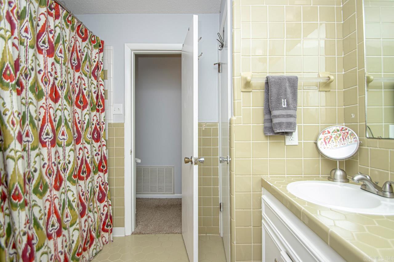 Leawood Manor 1st - Residential