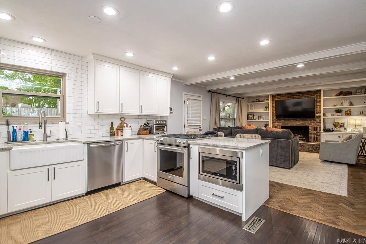 Leawood Manor 1st - Residential